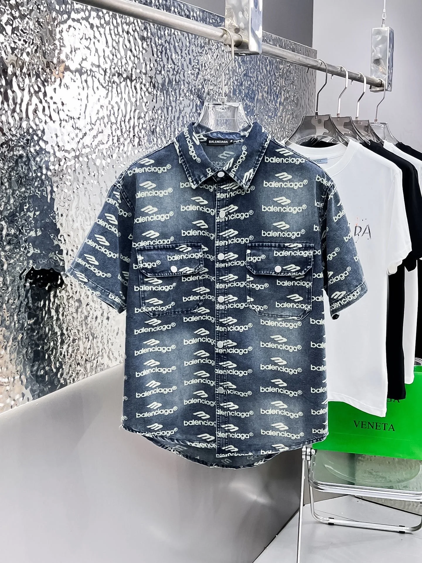 Balenciaga T-Shirt — 5eb8214d