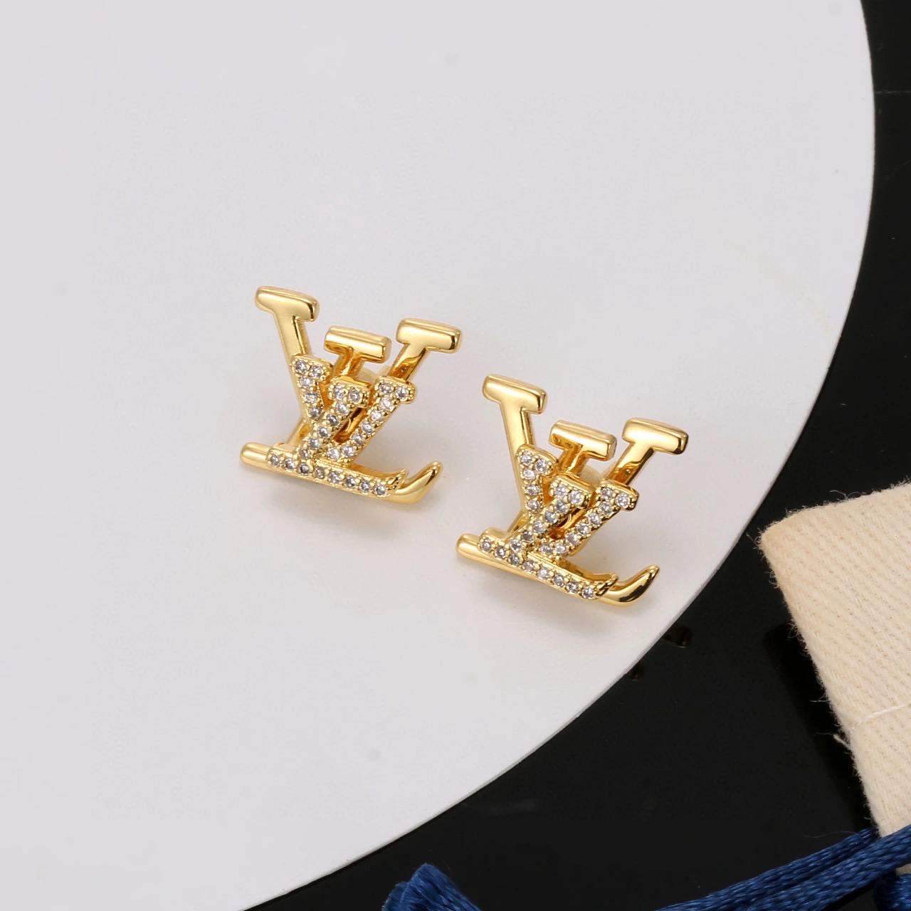 Louis Vuitton Earrings — e26d1ff7