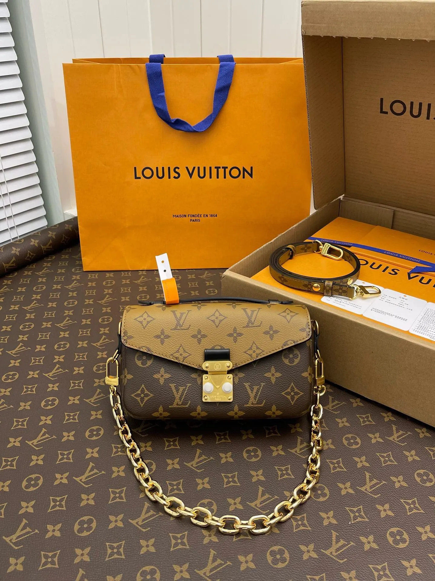 Louis Vuitton Bag — 5e26b224
