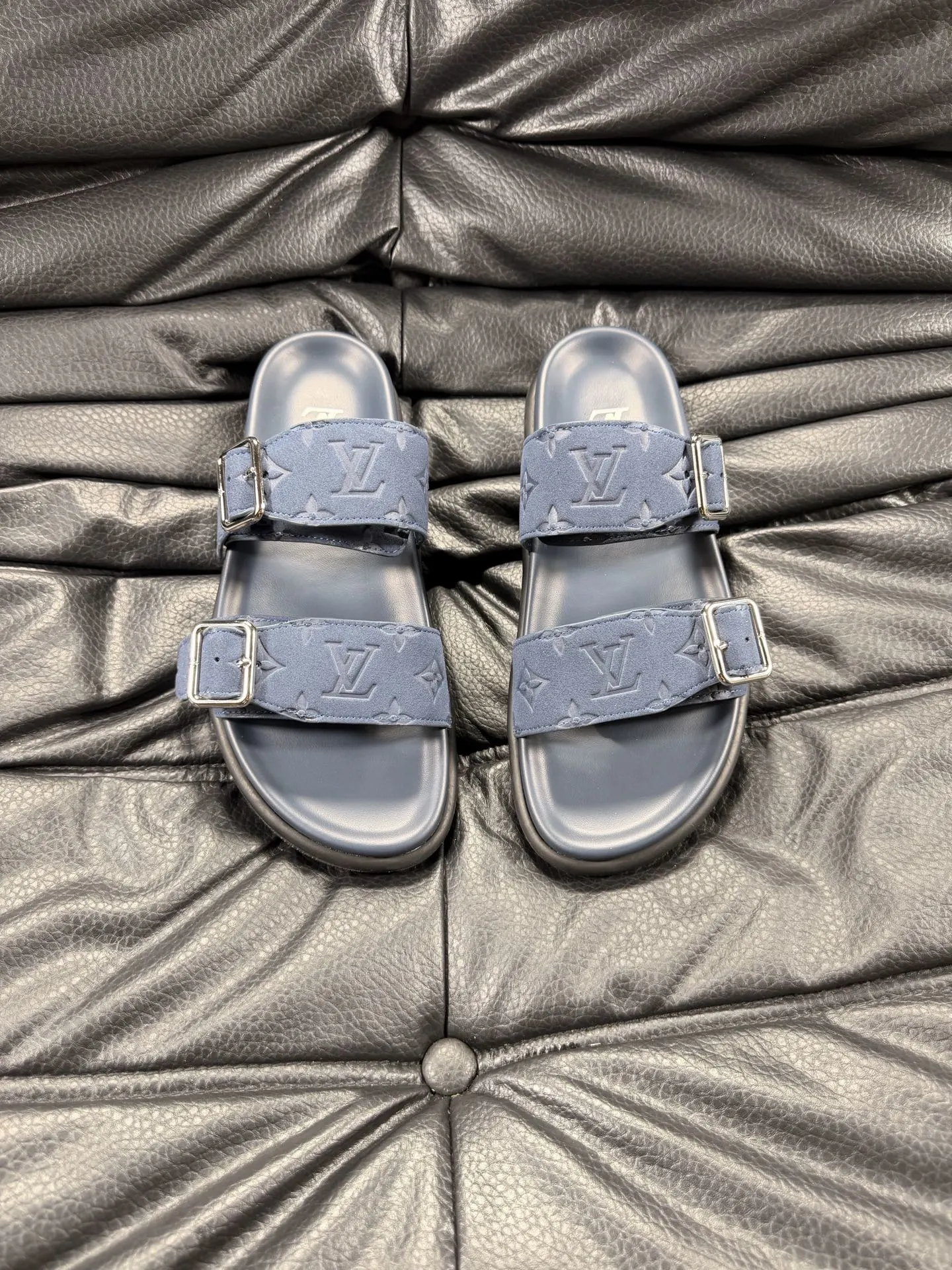 Louis Vuitton Slippers — e90a8972
