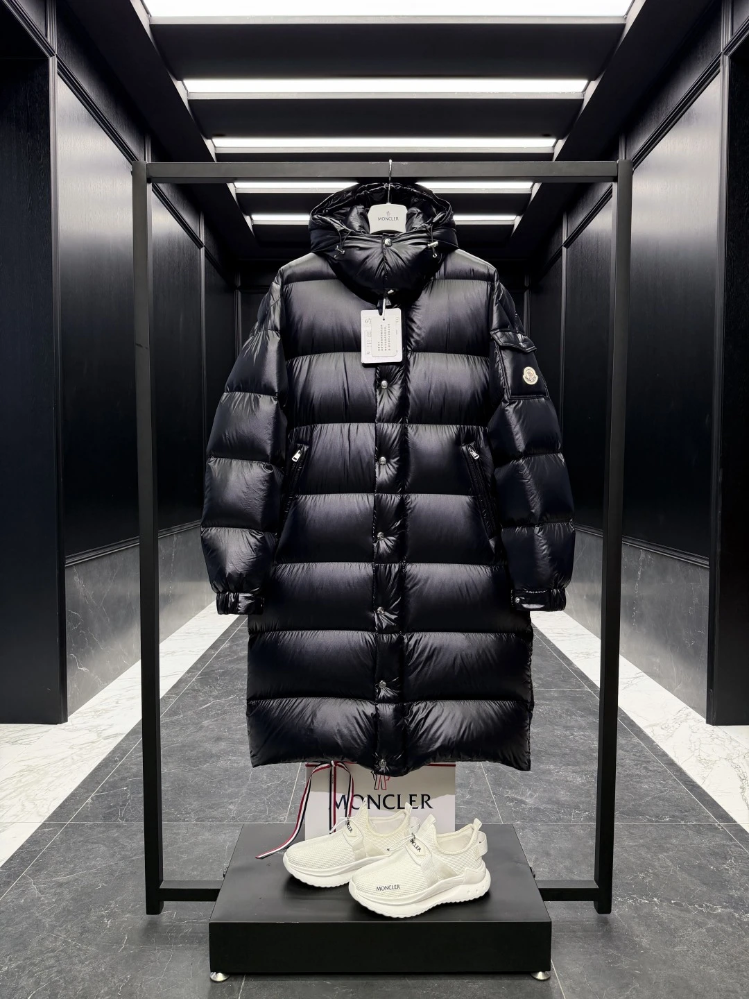 Moncler Down Jacket — 6aaeab17
