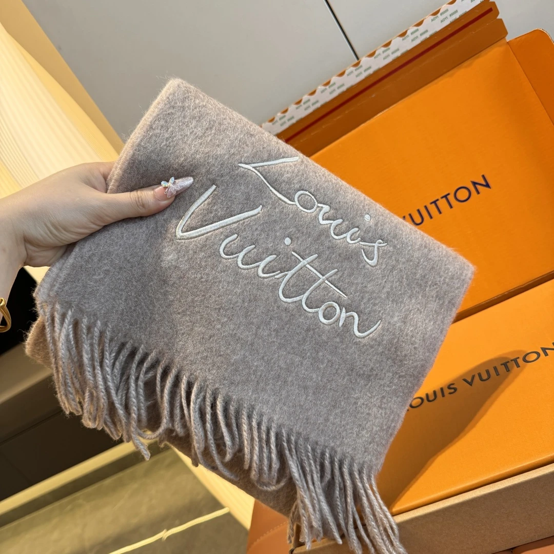 Louis Vuitton Scarves — e3341b29