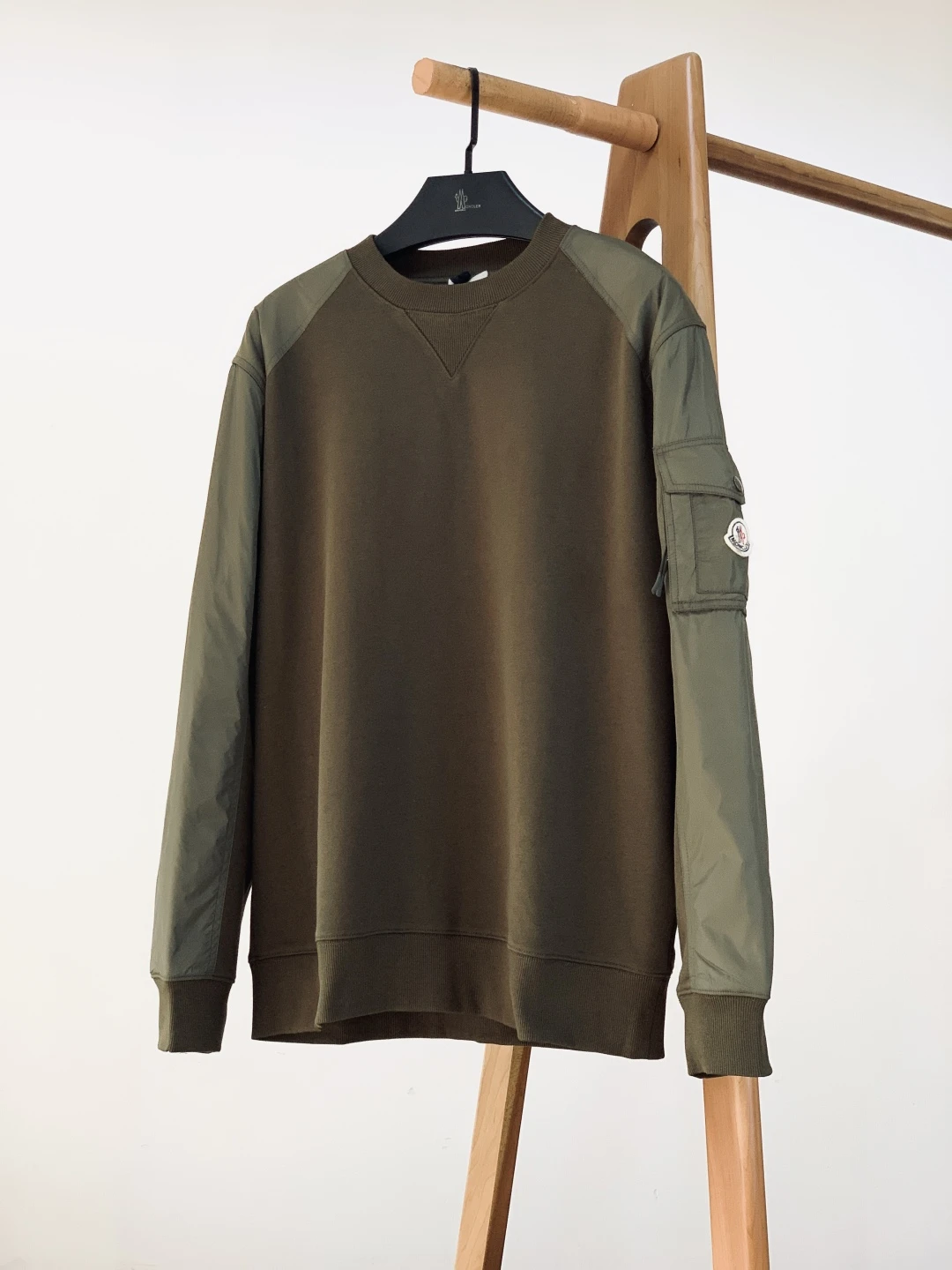 Moncler Sweatshirts — 4fcfcbd4