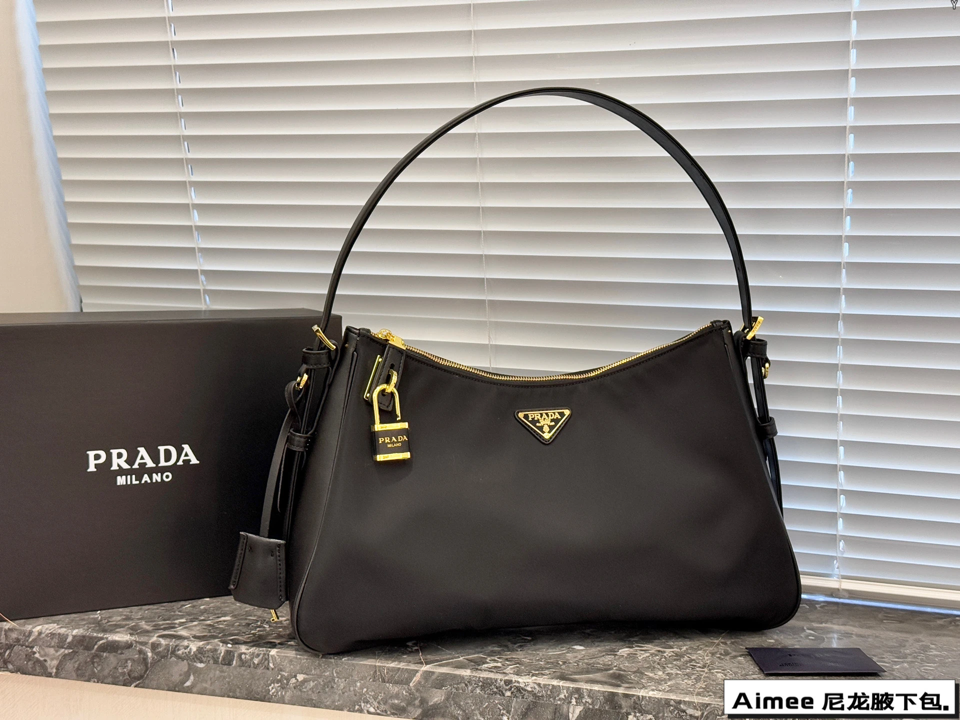 Prada Bag — e353a30a