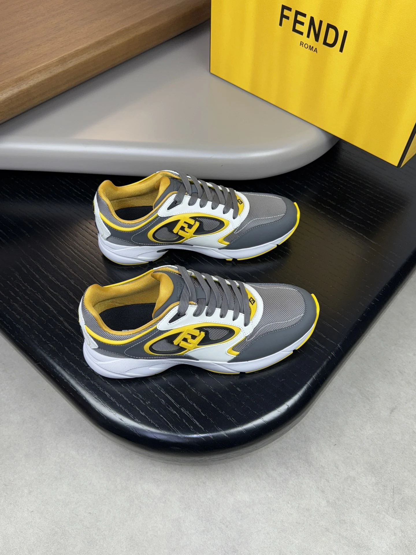 Fendi Sneakers — db633f5d