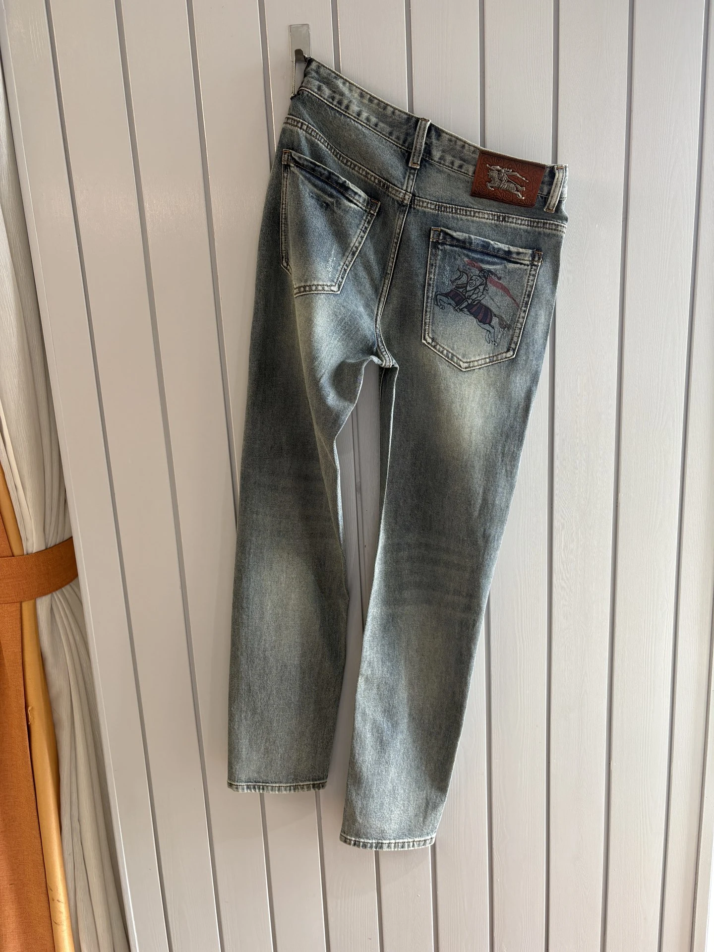 Jeans — b128a41d