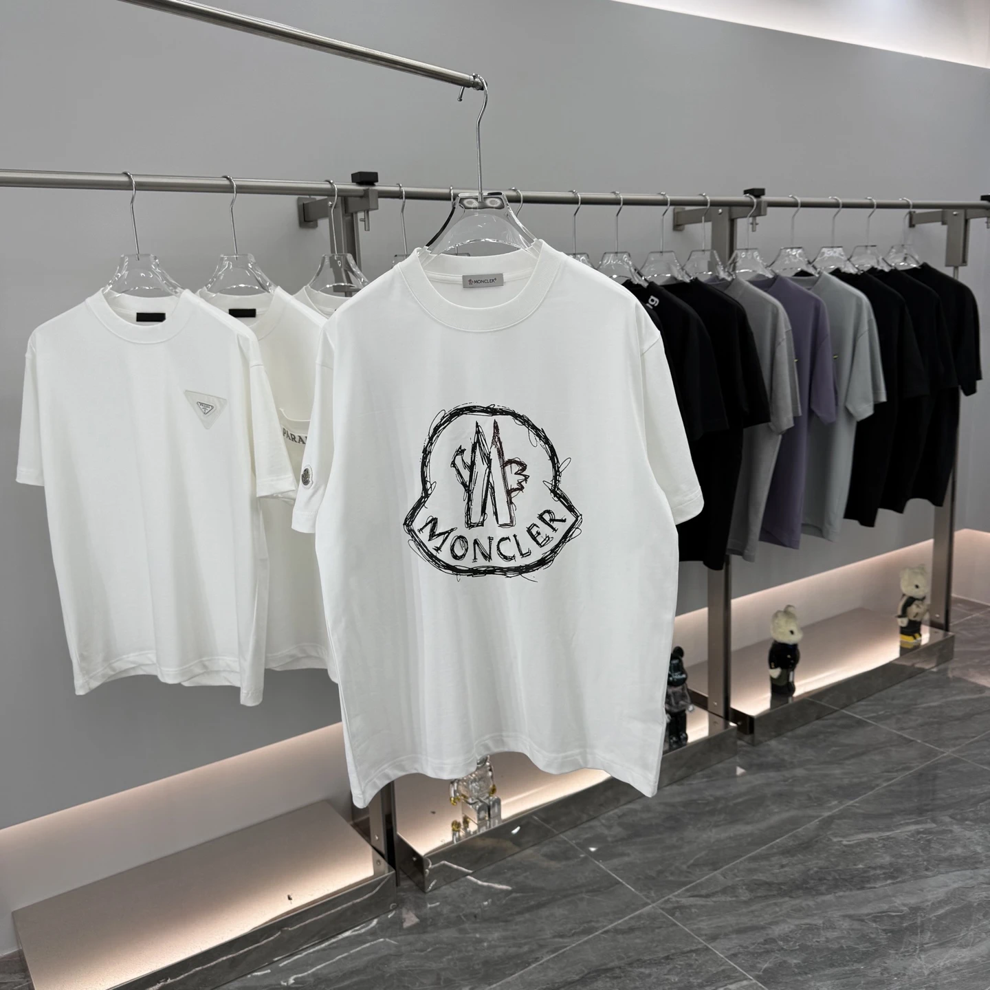 Moncler T-Shirt — 2418dcd3