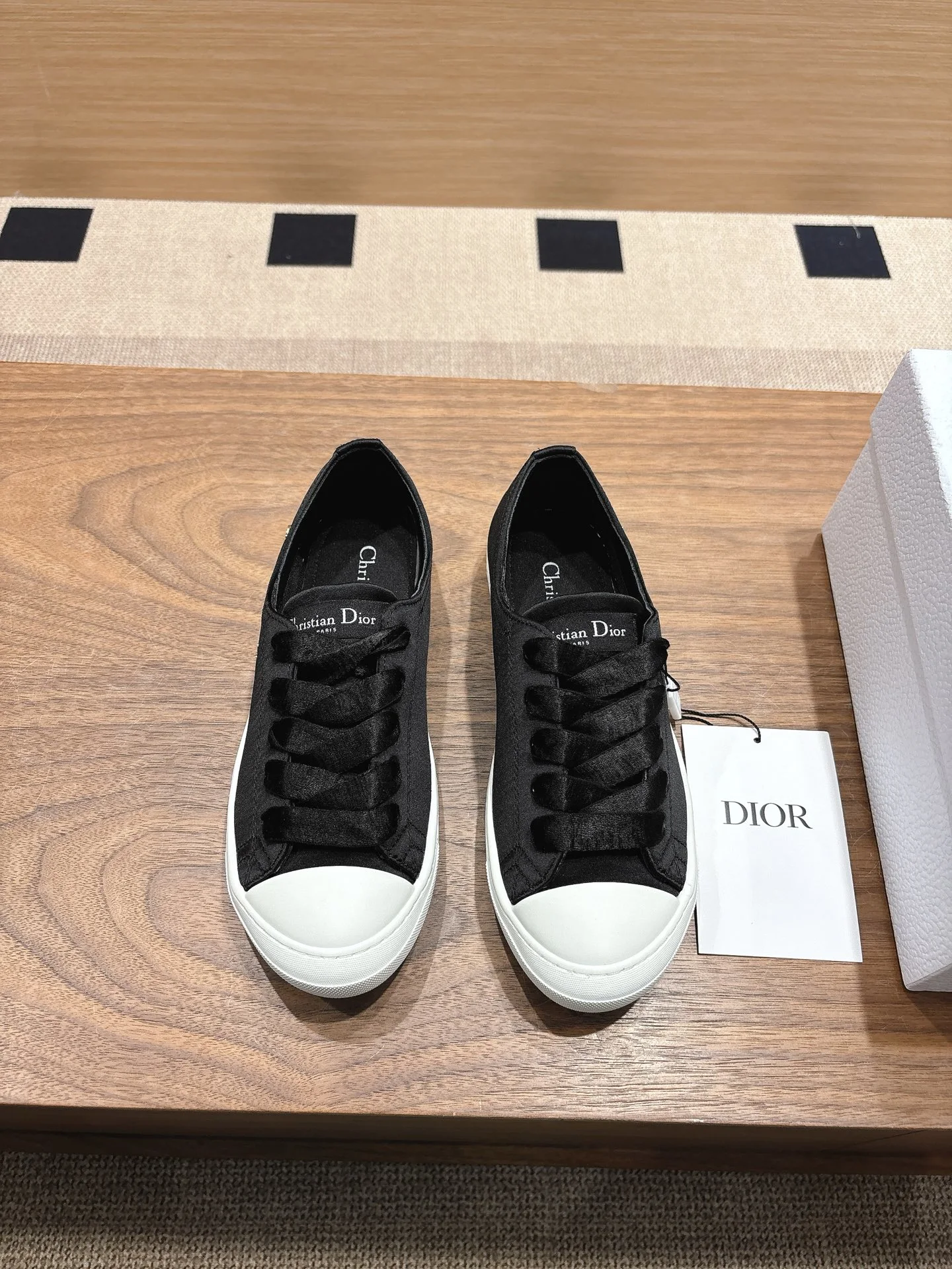 Dior Sneakers — ebe6c79f