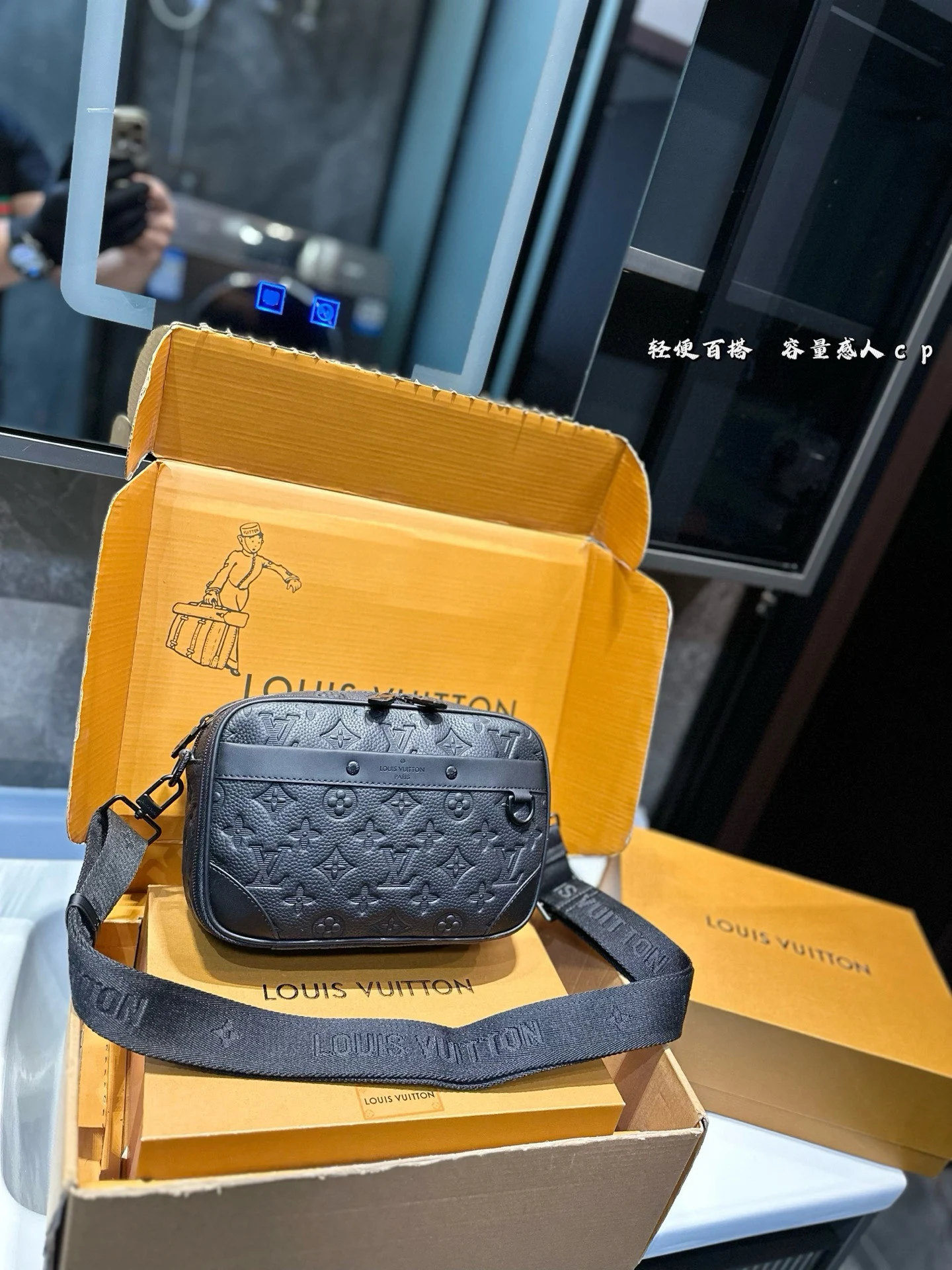 Louis Vuitton Bag — b9bfed0f