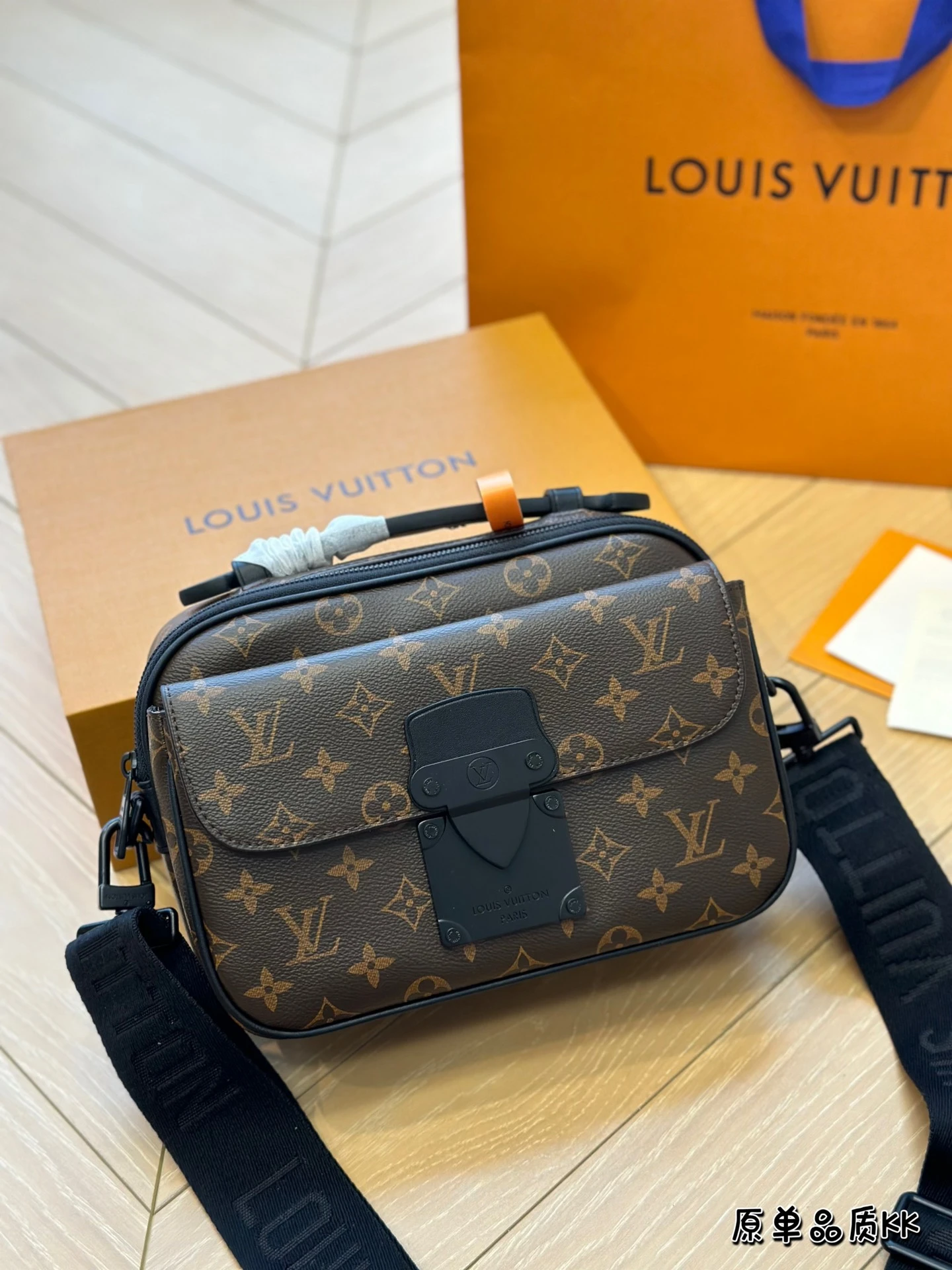 Louis Vuitton Bag — 9cf3eefb