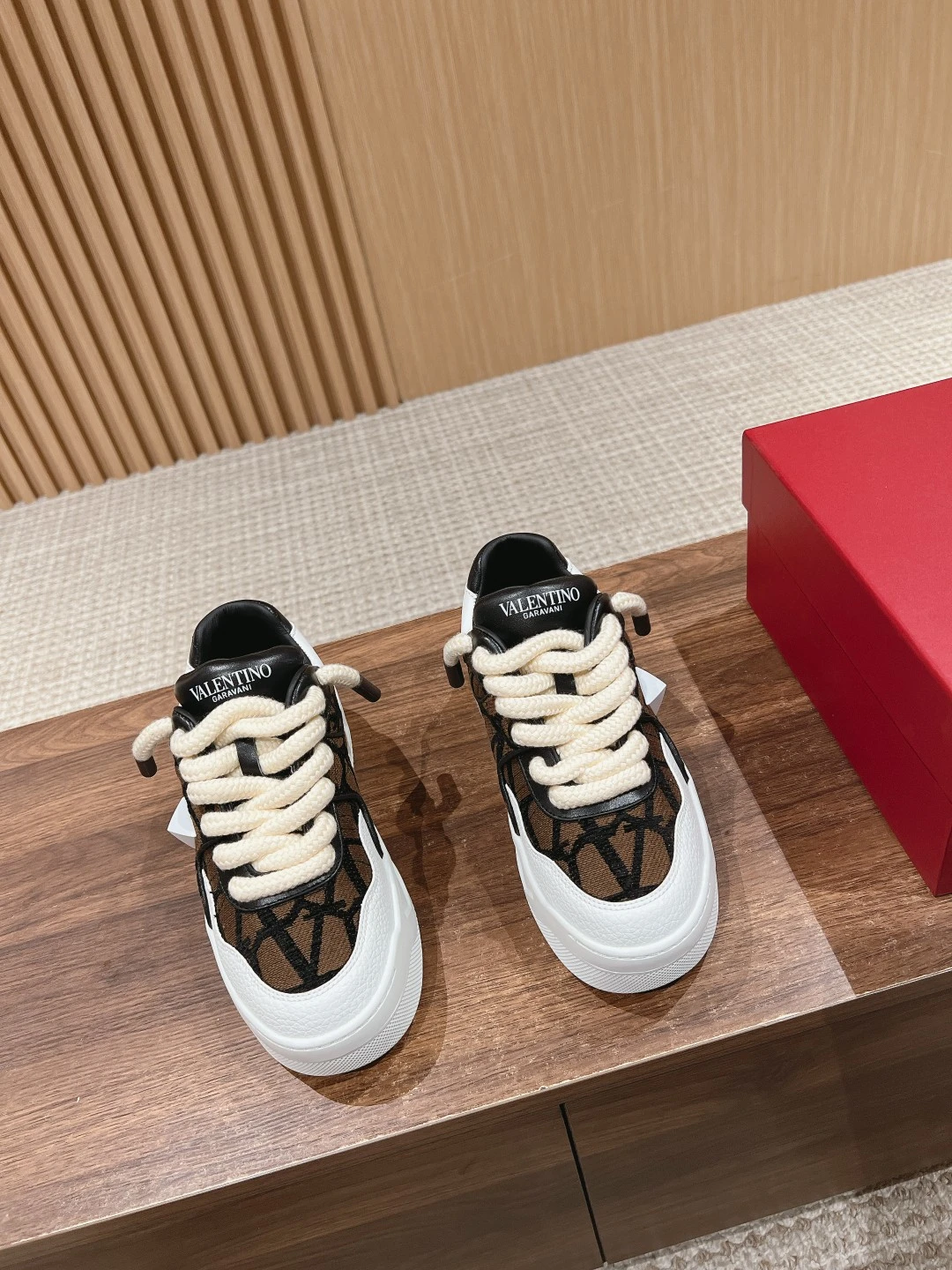 Valentino Sneakers — 58e1e3c7