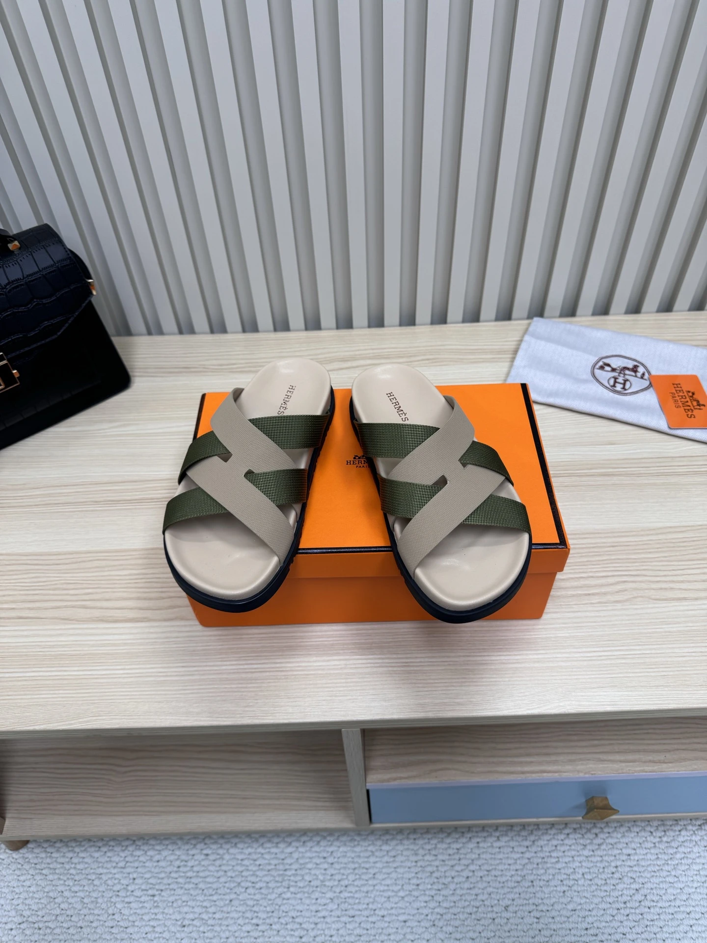 Hermès Slippers — 476e0012