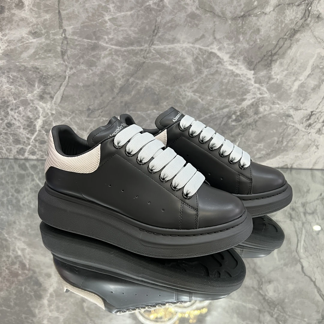 Alexander McQueen Sneakers — b2c252eb