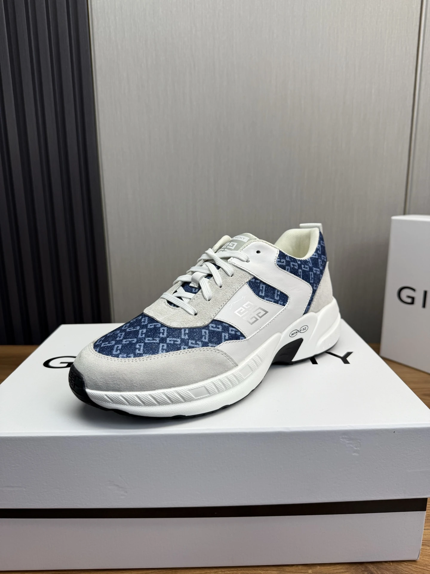Givenchy Sneakers — c7931840