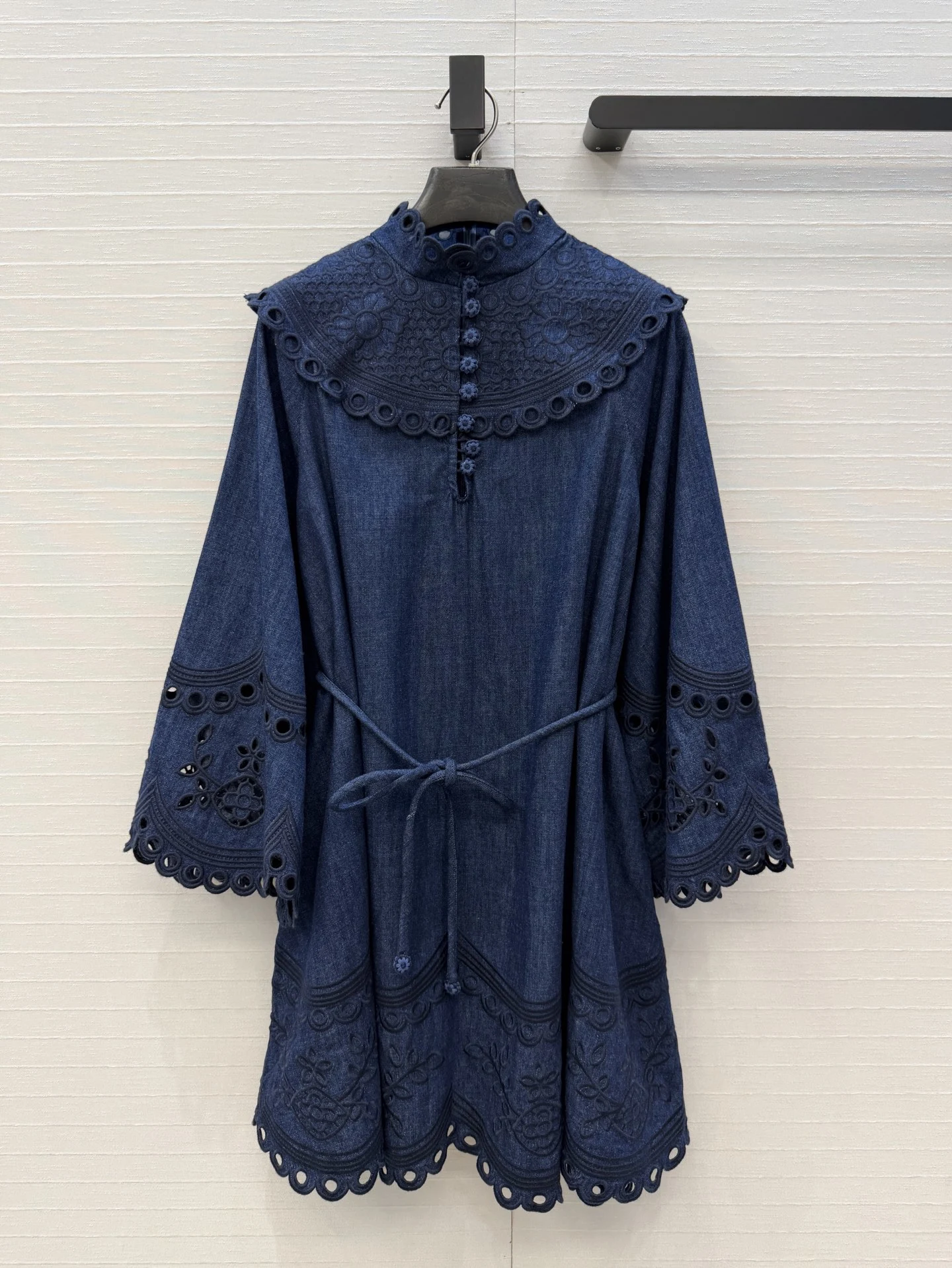 Dresses — e0335105