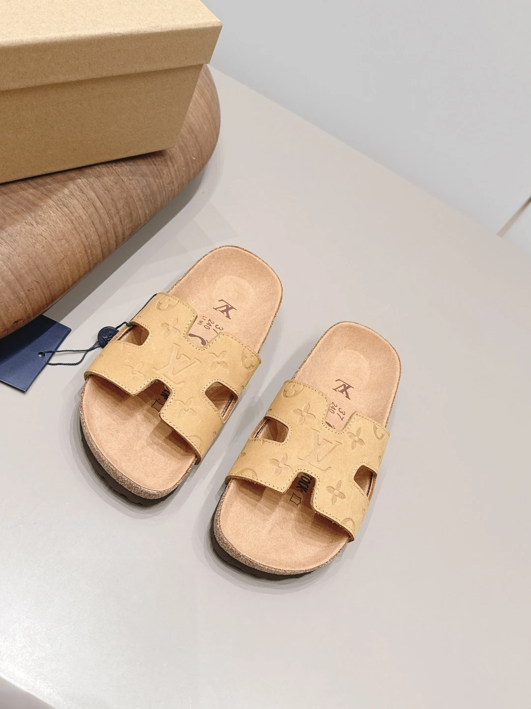 Louis Vuitton Slippers — 2af3f578