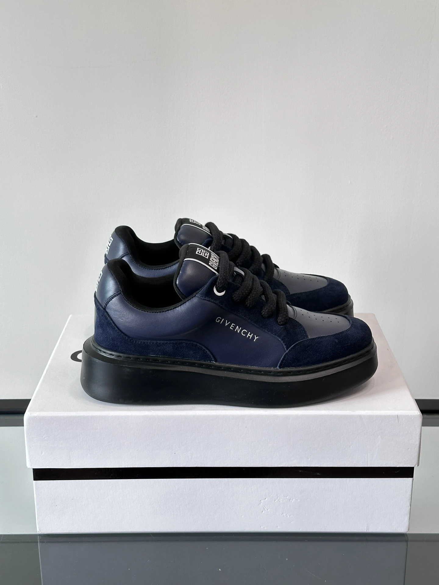 Givenchy Shoes — 77a53373