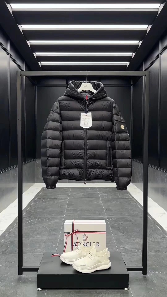 Moncler Down Jacket — 6285e7a9