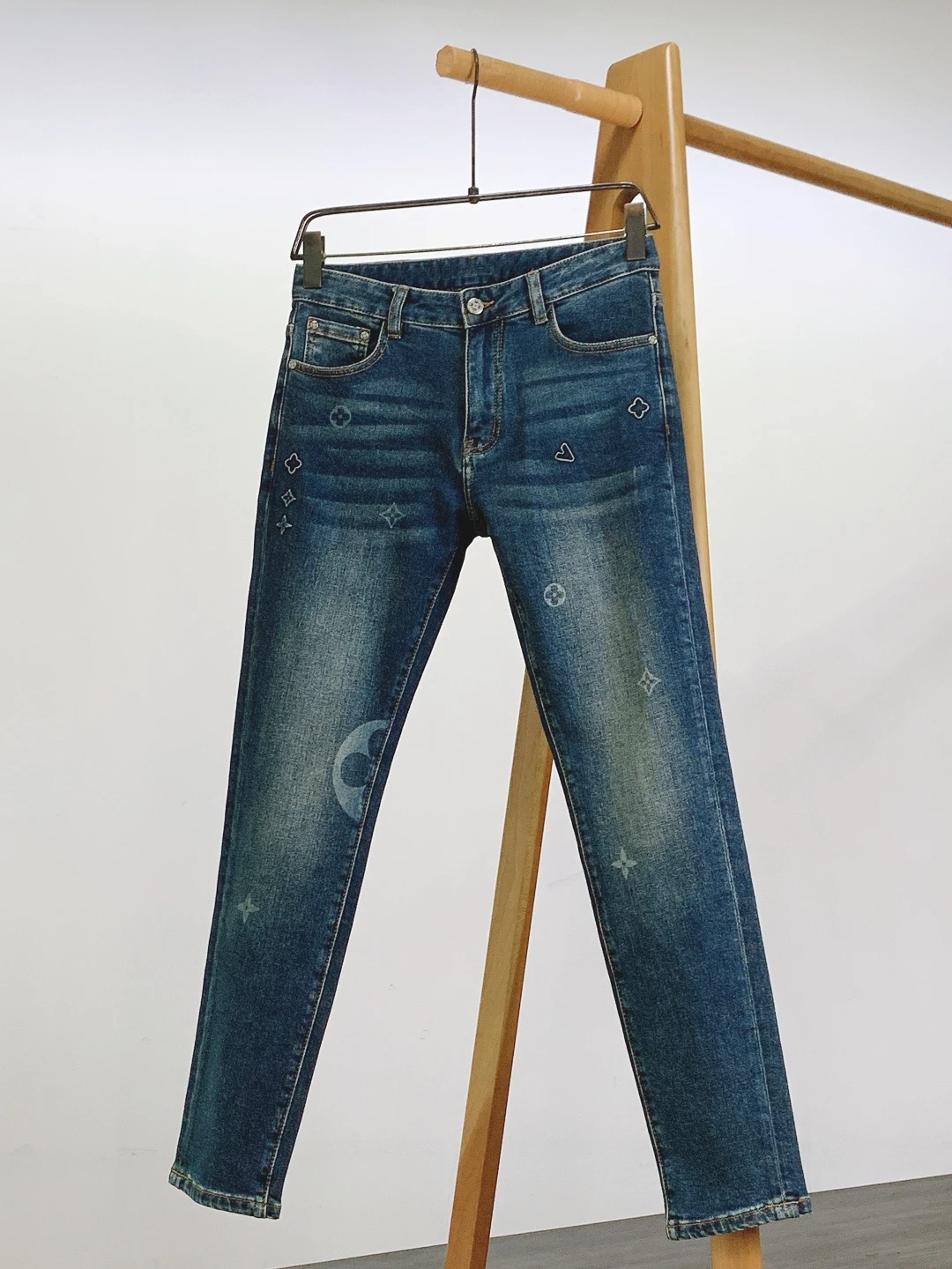 Louis Vuitton Jeans — 258b38a0