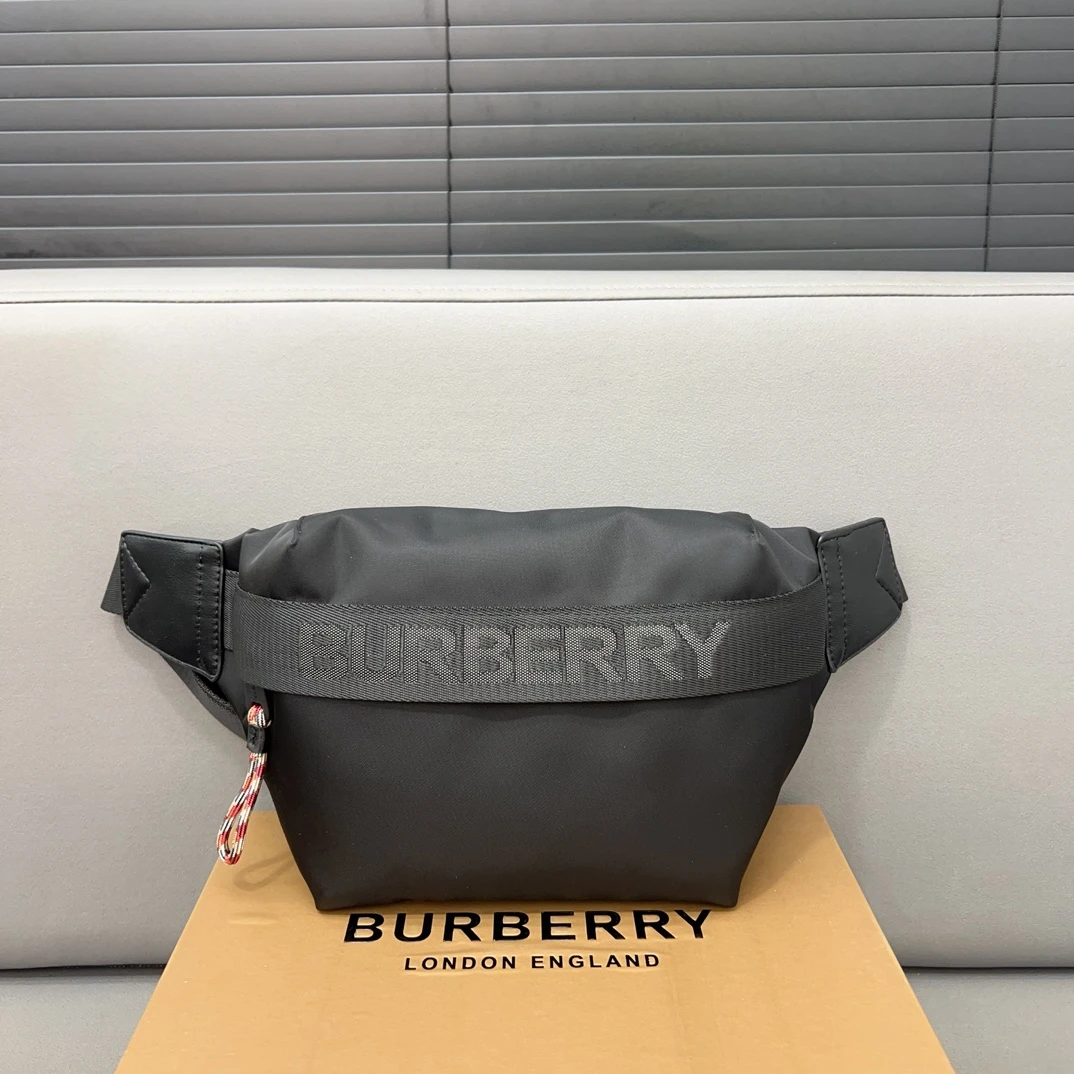 Burberry Bag — 354068e0