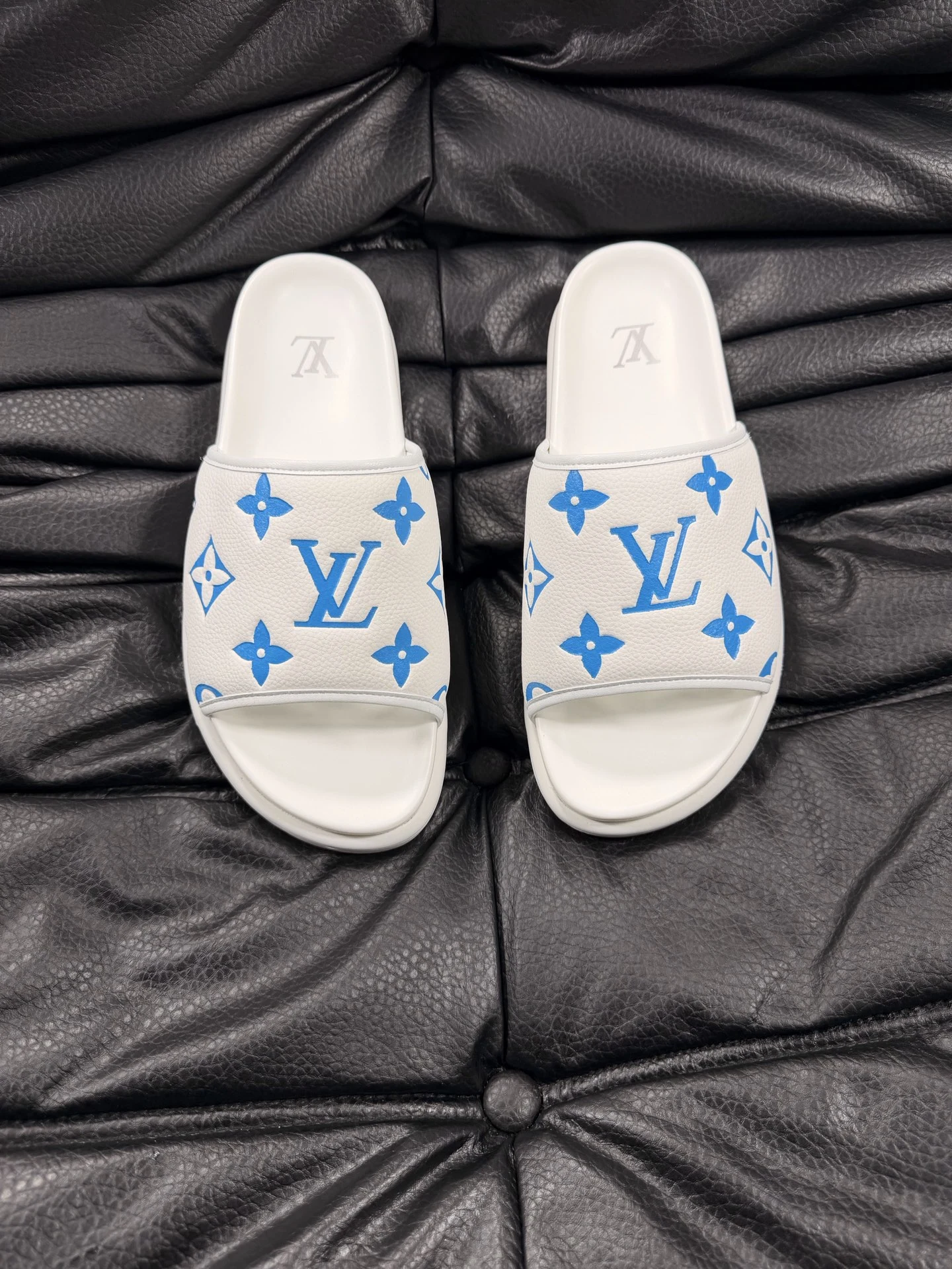 Louis Vuitton Slippers — f9f5c0a2