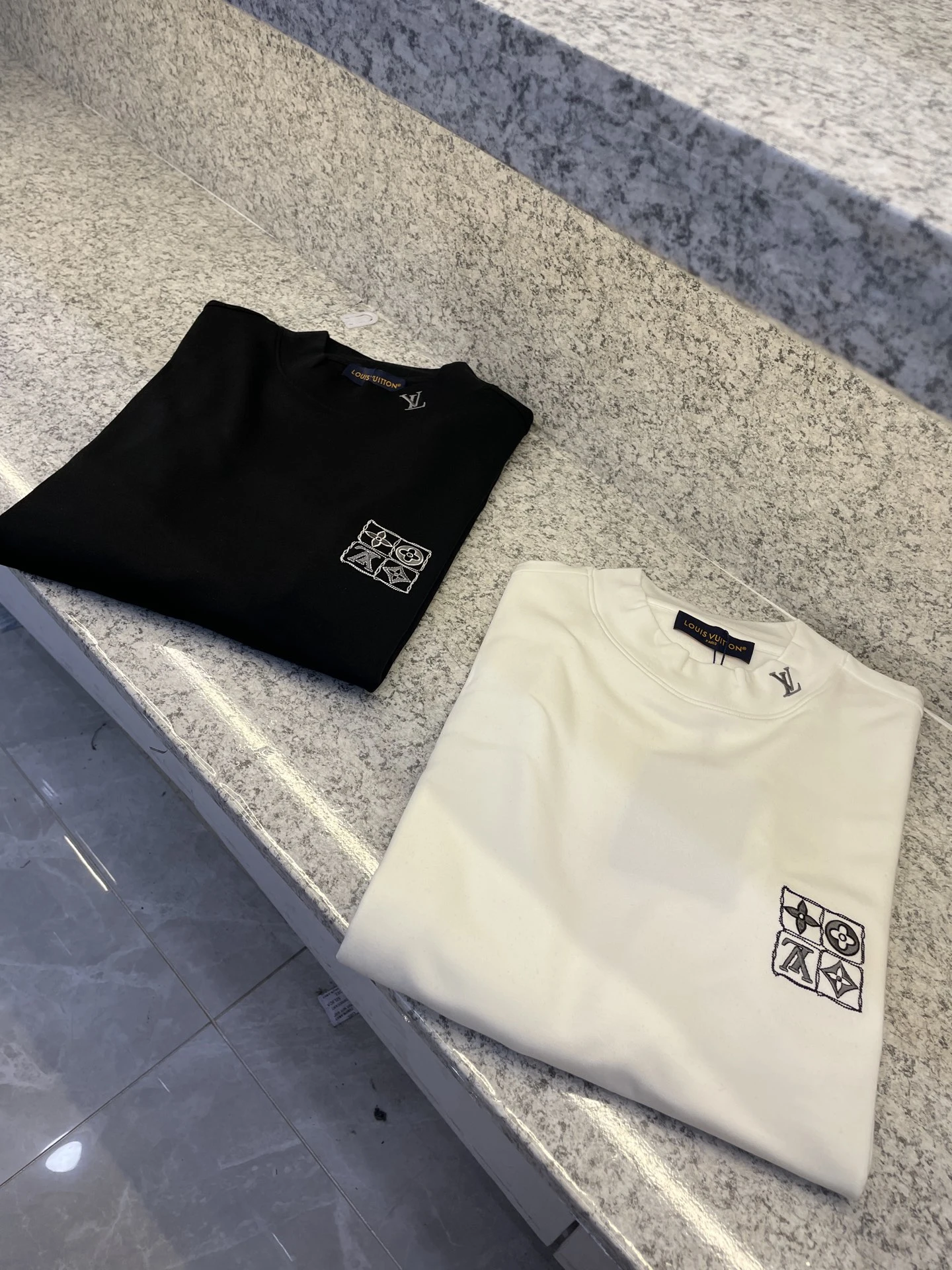 Louis Vuitton T-Shirt — 16f23ce8