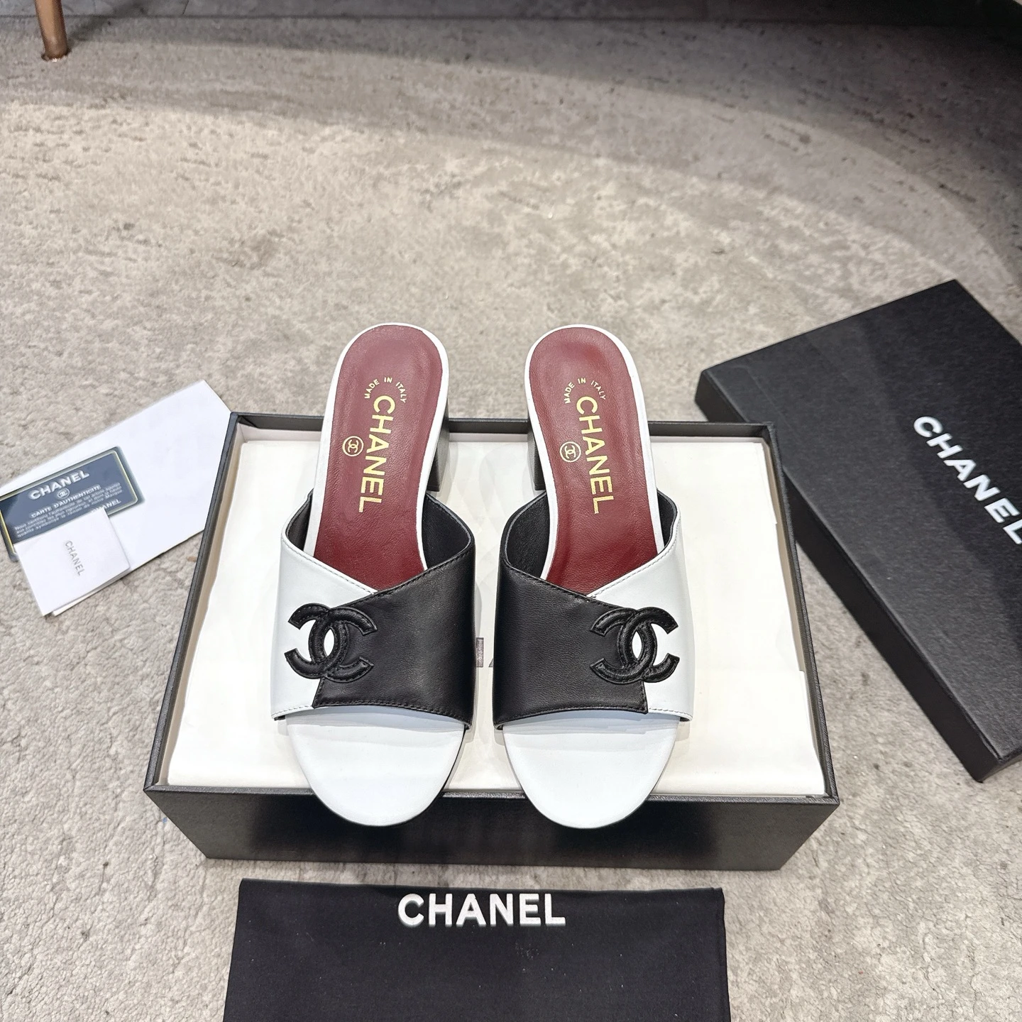 Chanel Slippers — bf08361b