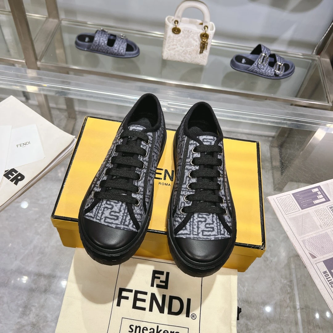 Fendi Sneakers — dfc925ed
