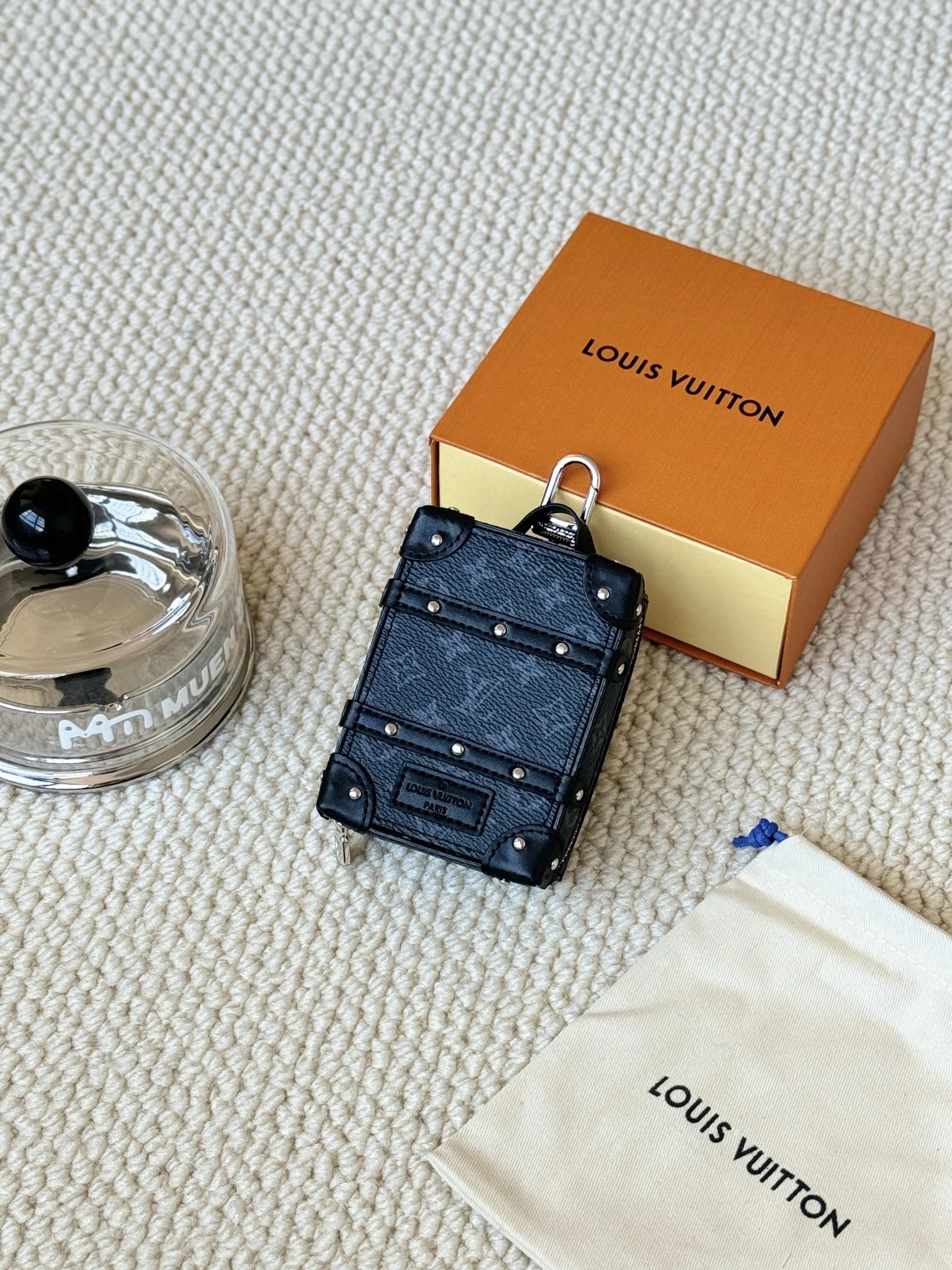 Wallets — 8b5048b6