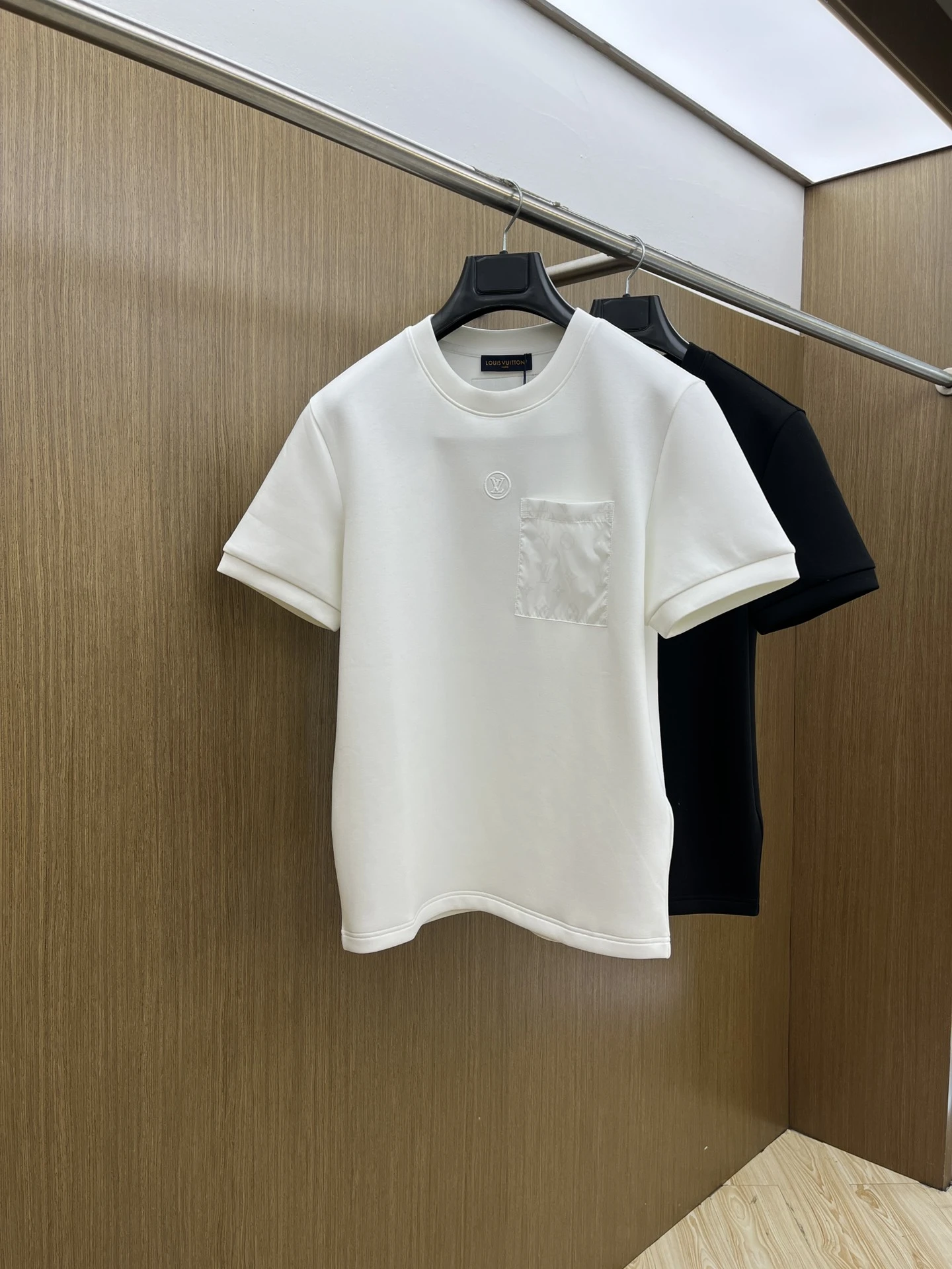Louis Vuitton T-Shirt — f361db17