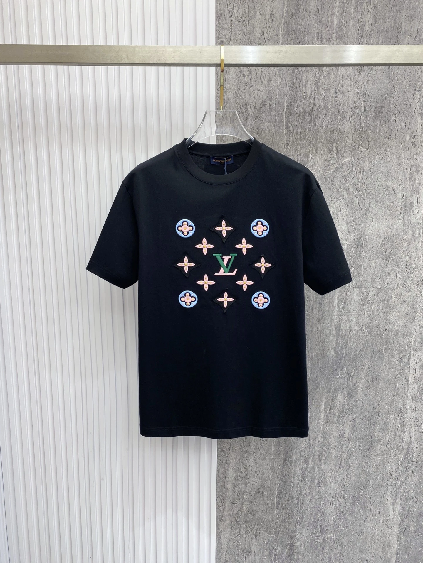 Louis Vuitton T-Shirt — 2d6b38e3