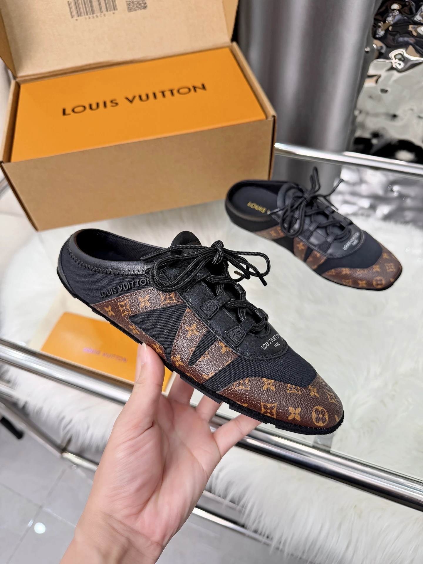 Louis Vuitton Sneakers — d21cbceb