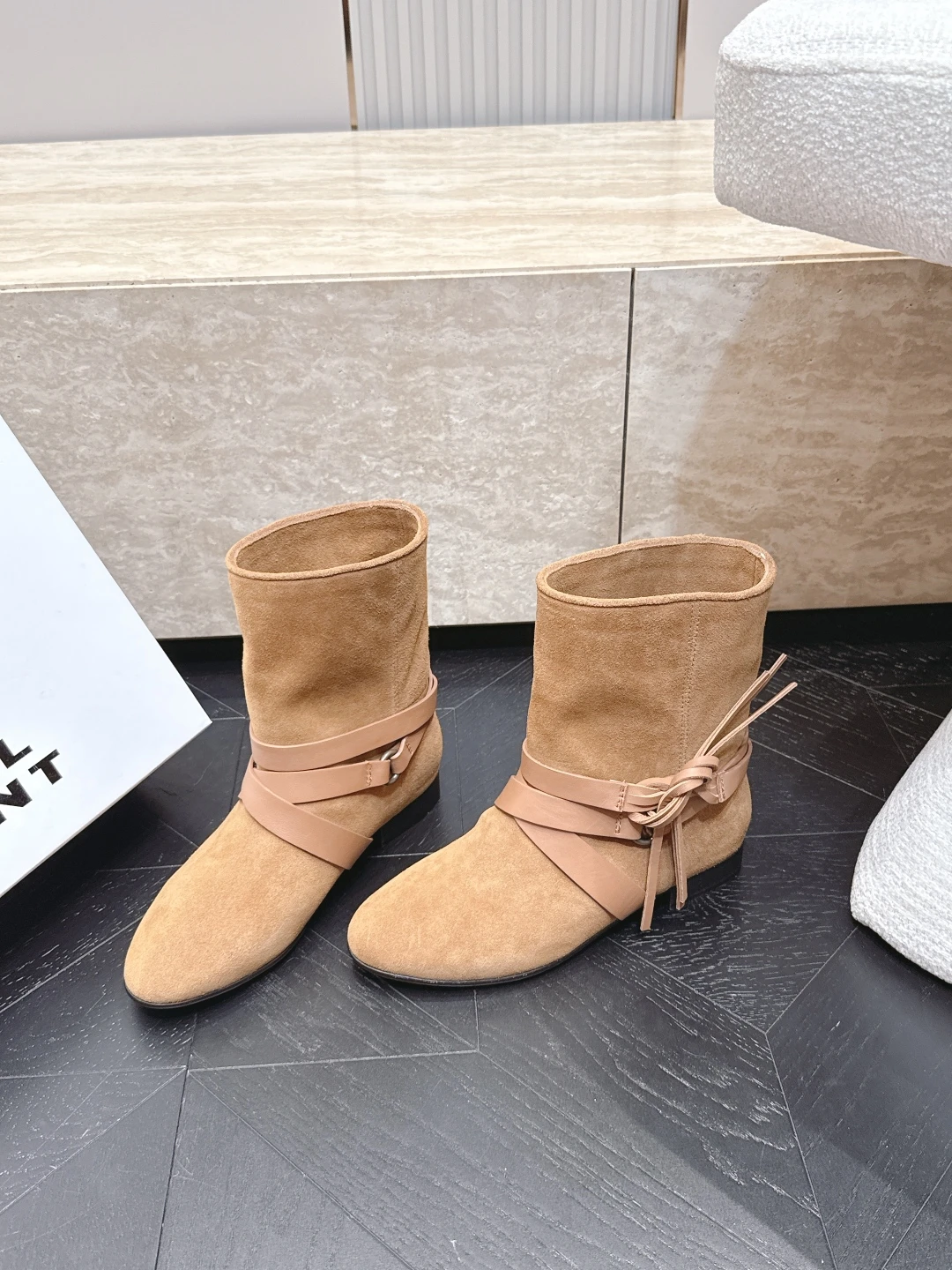 Boots — 44d1727b