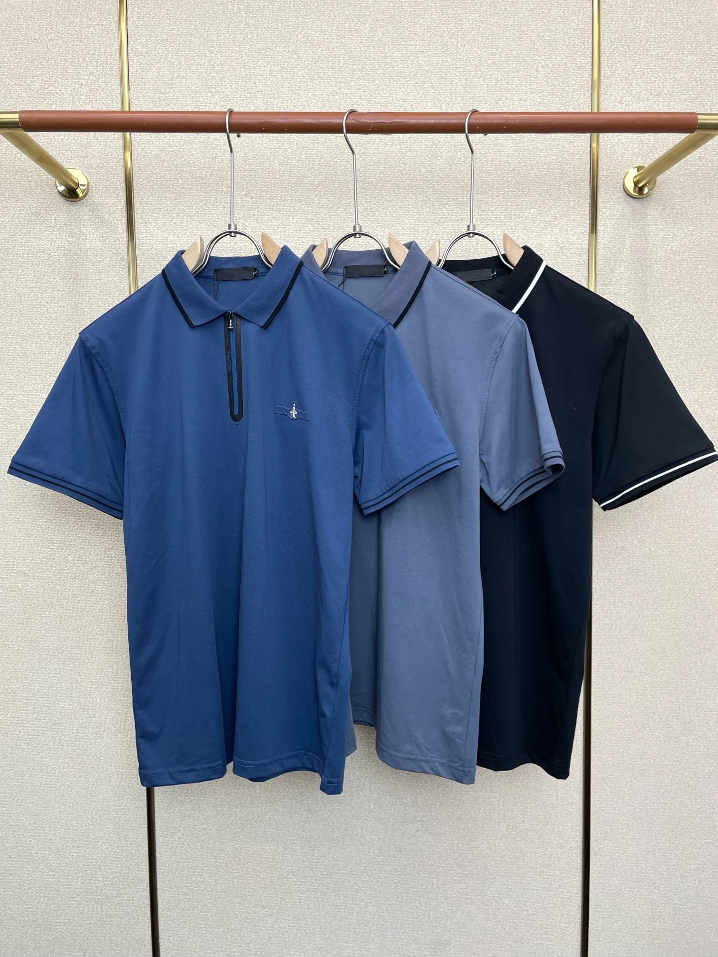 Prada T-Shirt — 2bf39da6