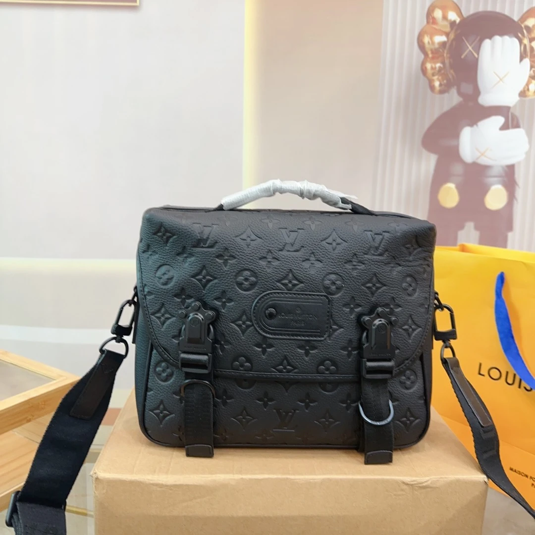 Louis Vuitton Bag — 7d64b9dc