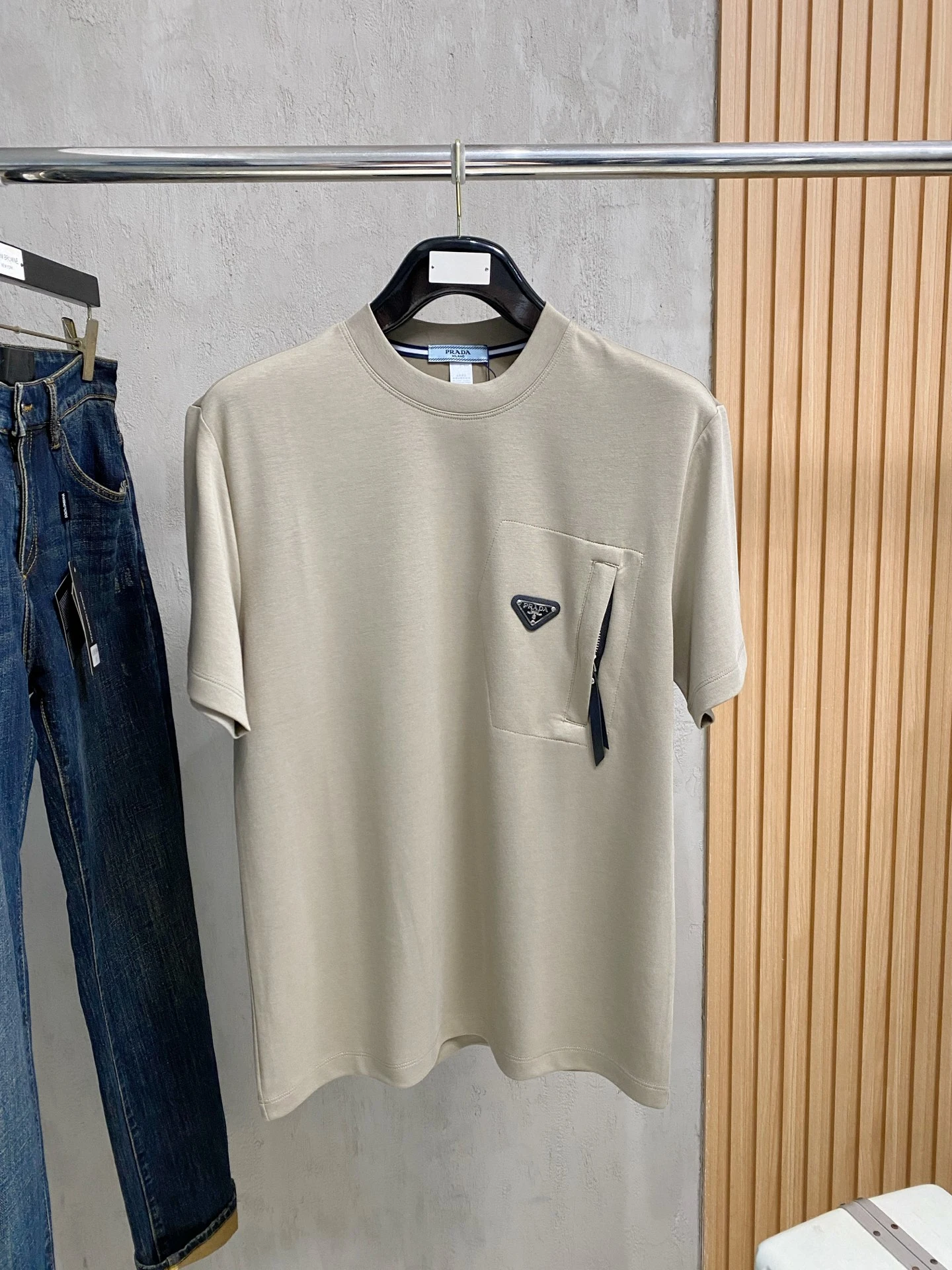 Prada T-Shirt — a78f3402