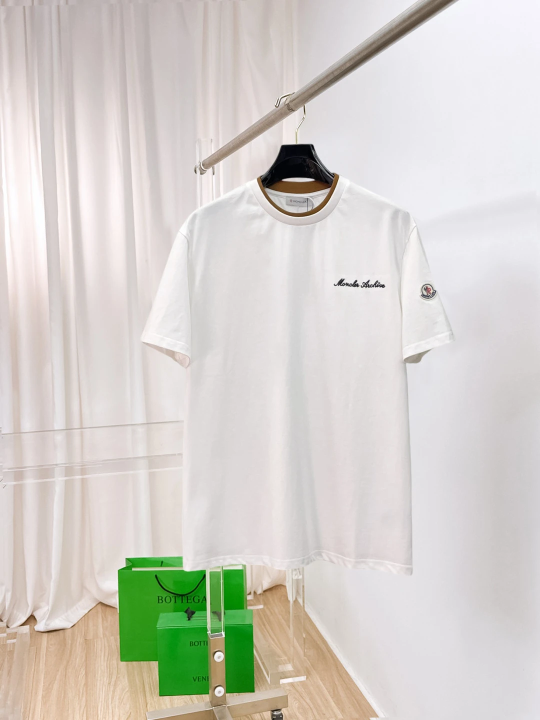 Moncler T-Shirt — 6771eacd