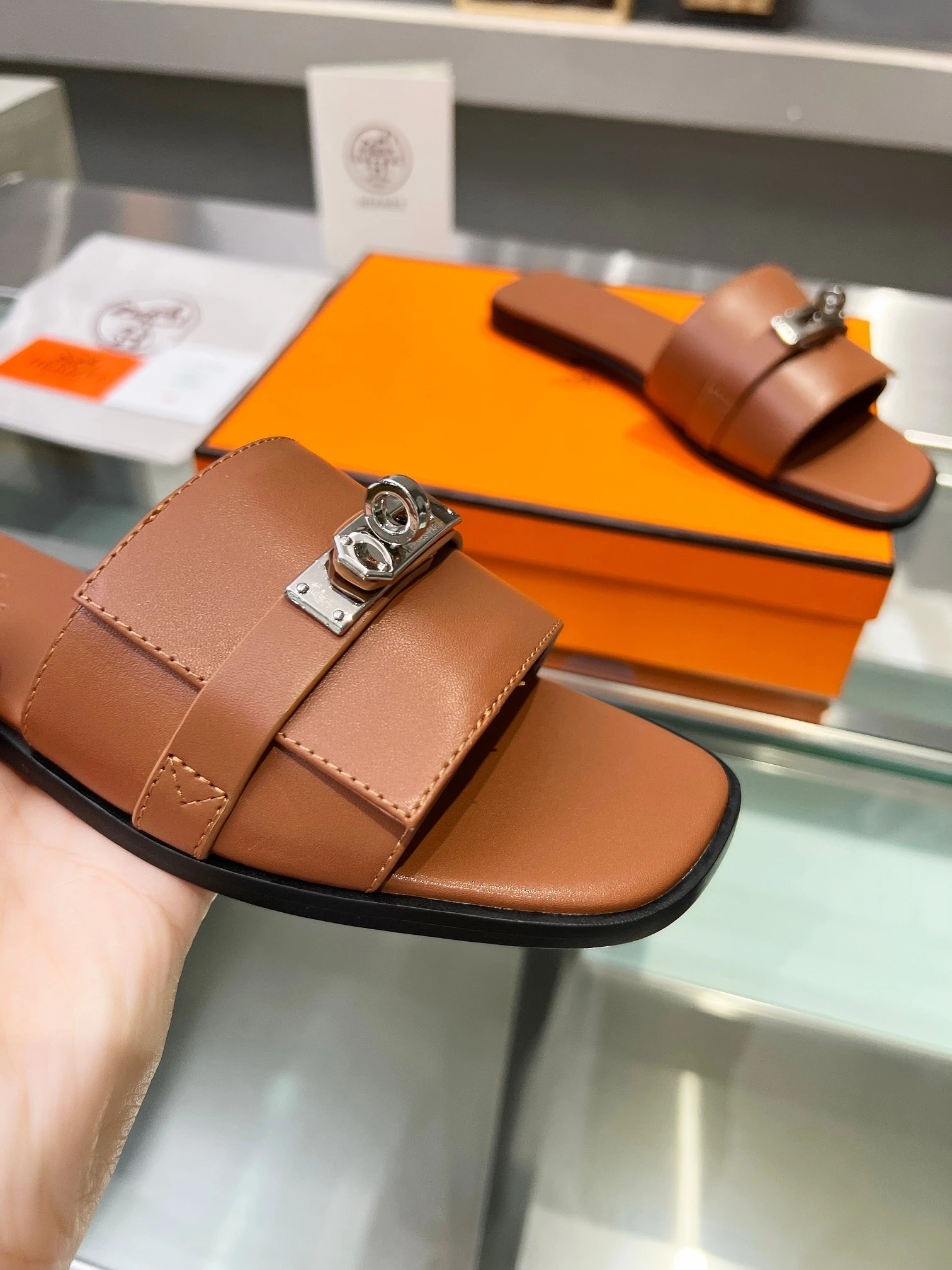 Hermès Slippers — 04ed3679