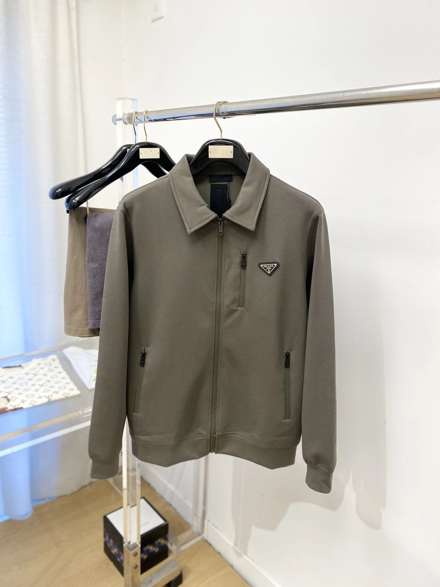 Prada Sweatshirts — 5fdce164