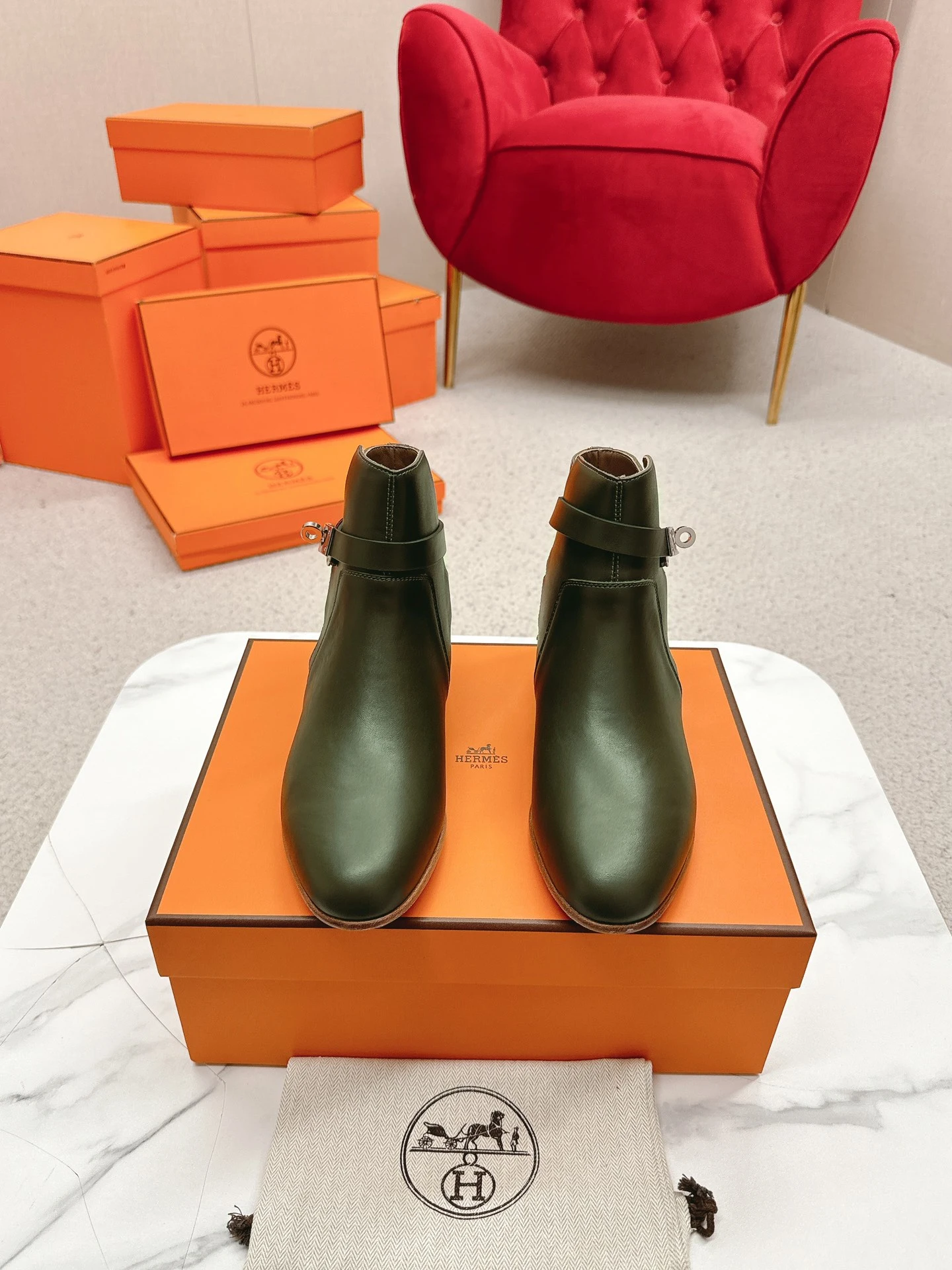 Boots — b375402b
