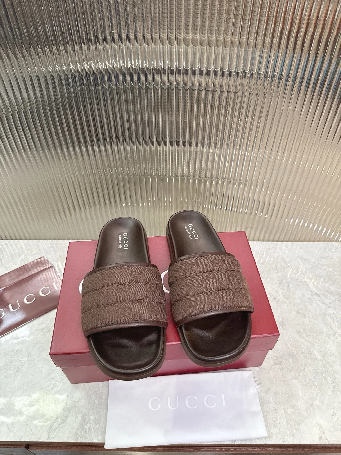 Slippers — cc63a25a