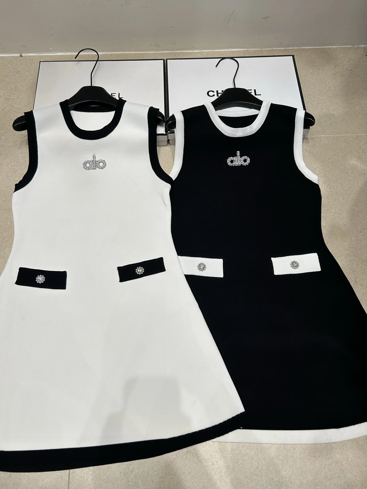 Dresses — 234f1d94