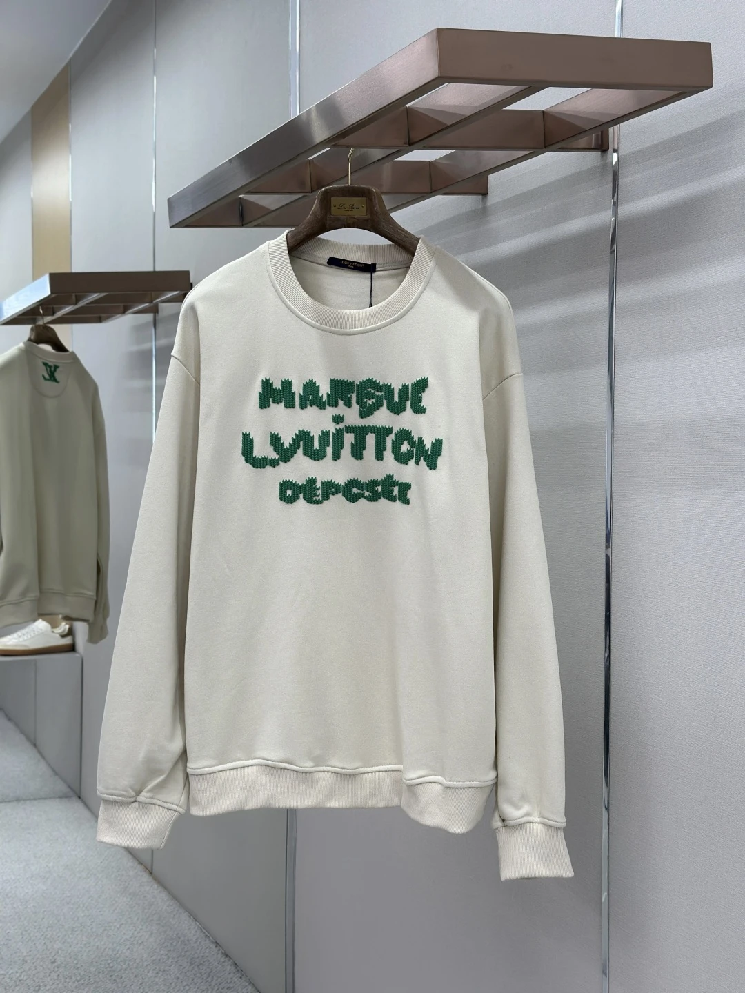Louis Vuitton Sweatshirts — c39e7ece