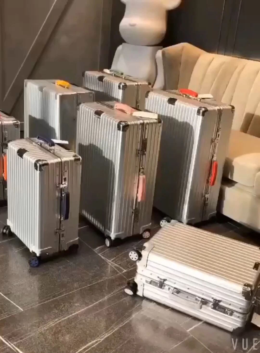 Rimowa Luggage — 4f8ec008