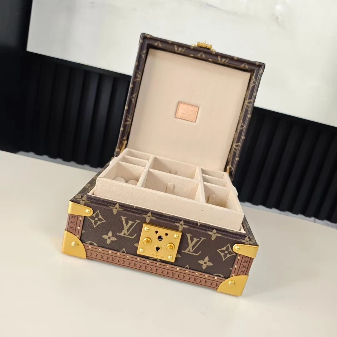 Luggage — 7575b72d