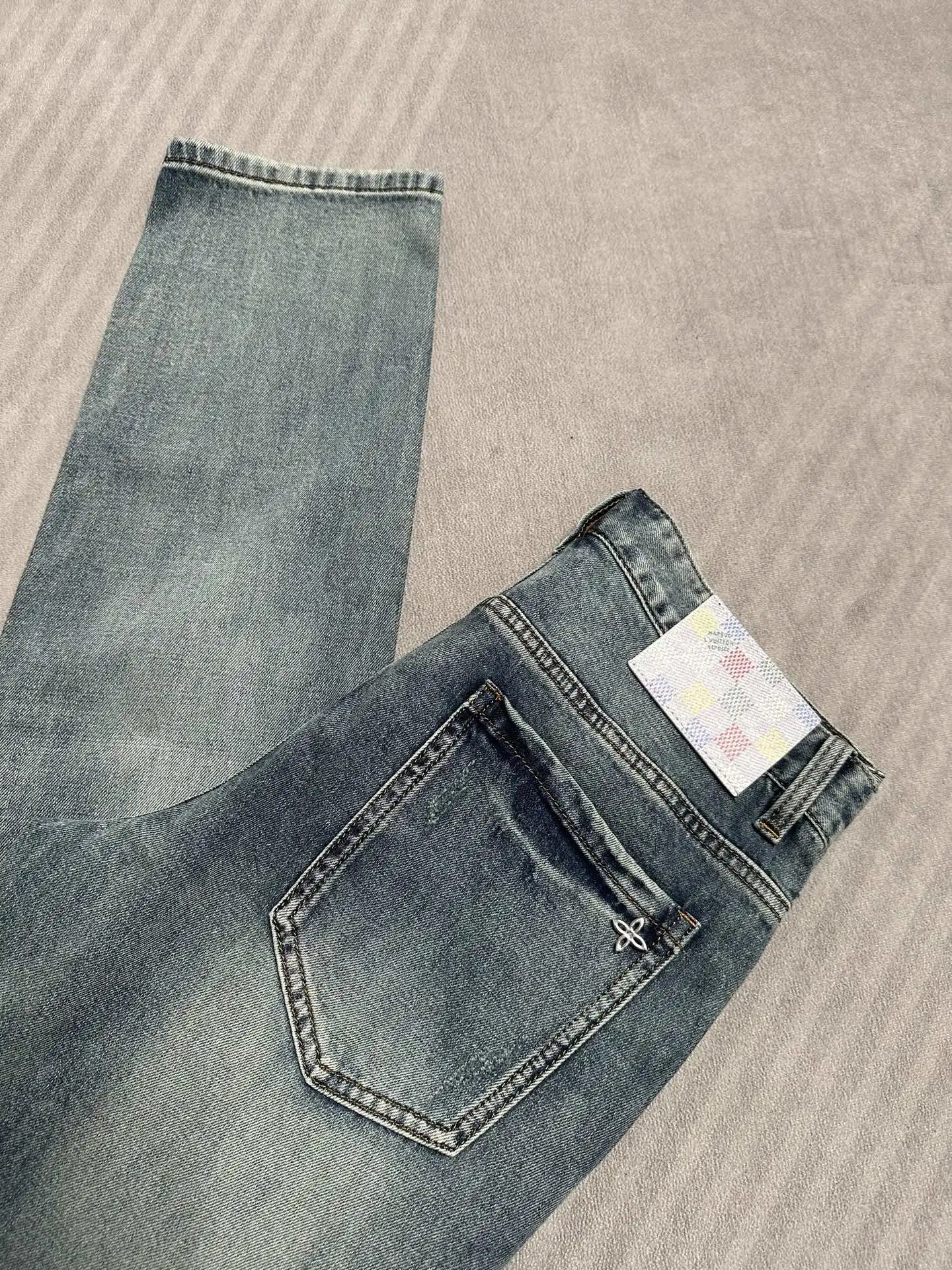 Louis Vuitton Jeans — d056e7e5