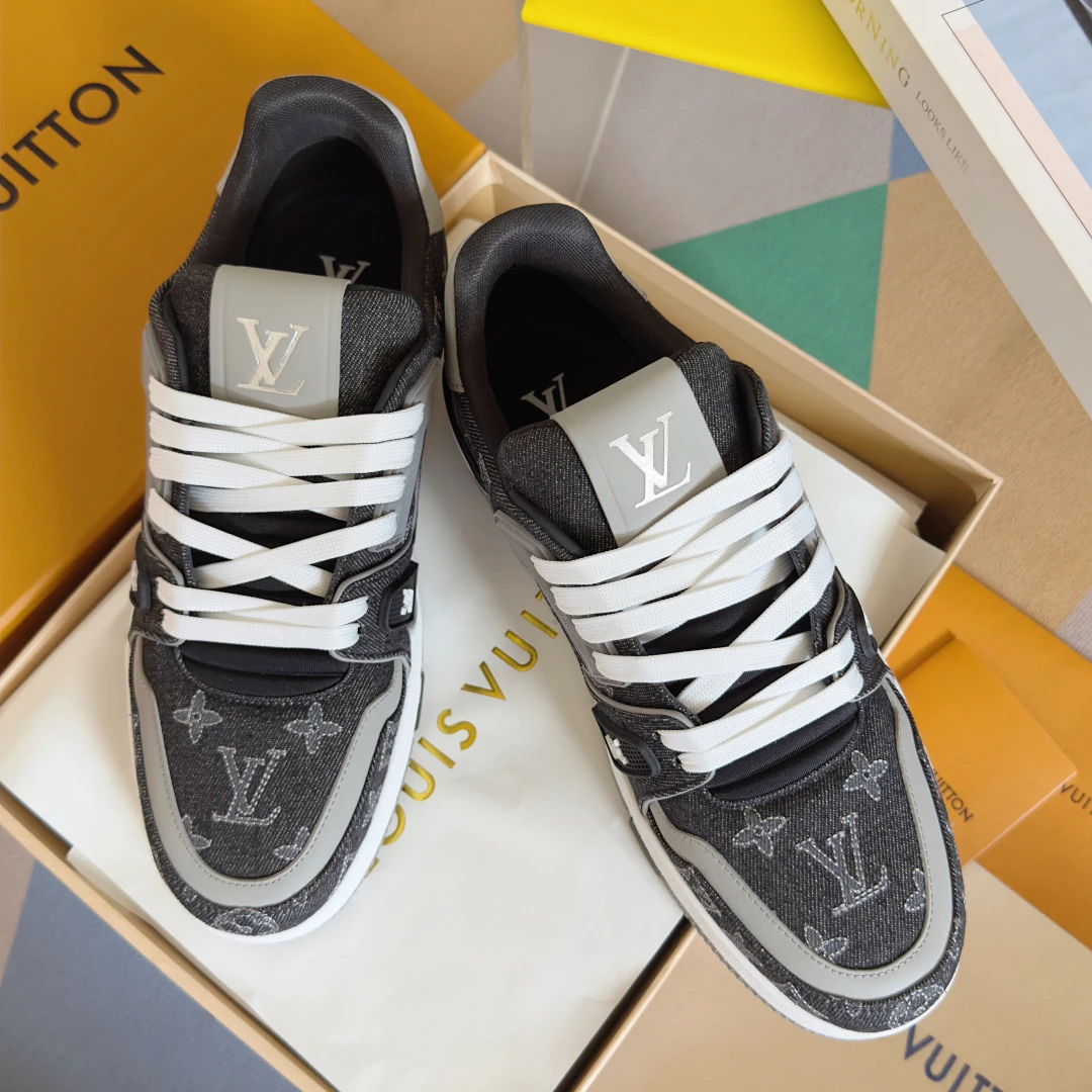 Louis Vuitton Sneakers — 61e17e37