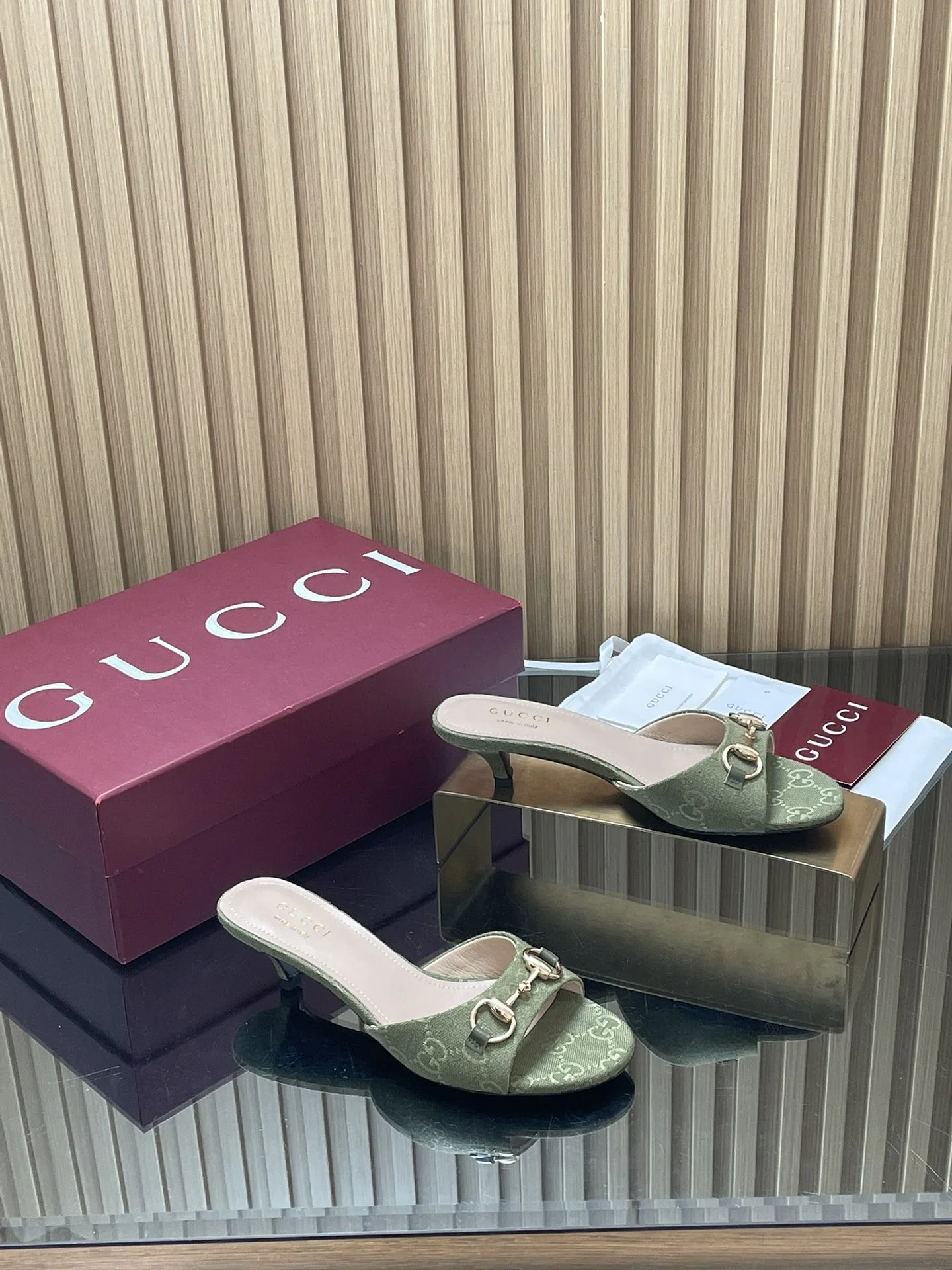 Gucci Slippers — b4c42d15
