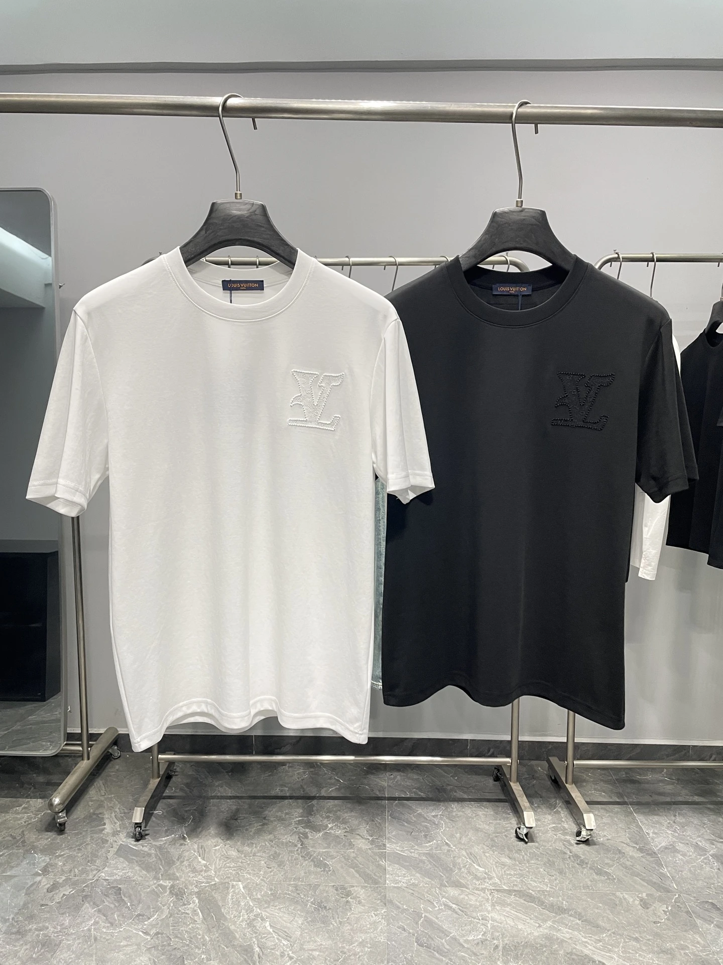 Louis Vuitton T-Shirt — c5b3ae80