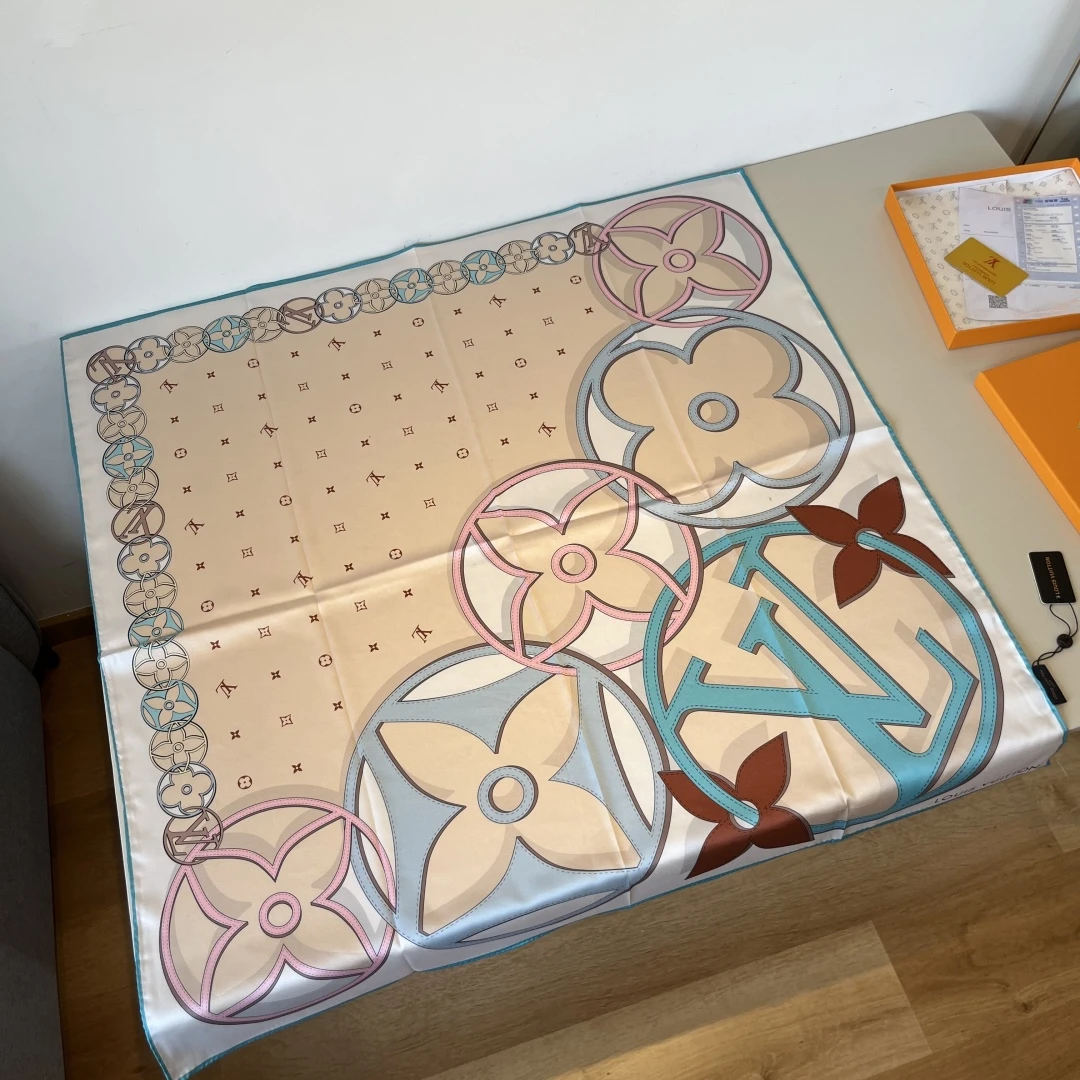 Louis Vuitton Scarves — 0d8f2659